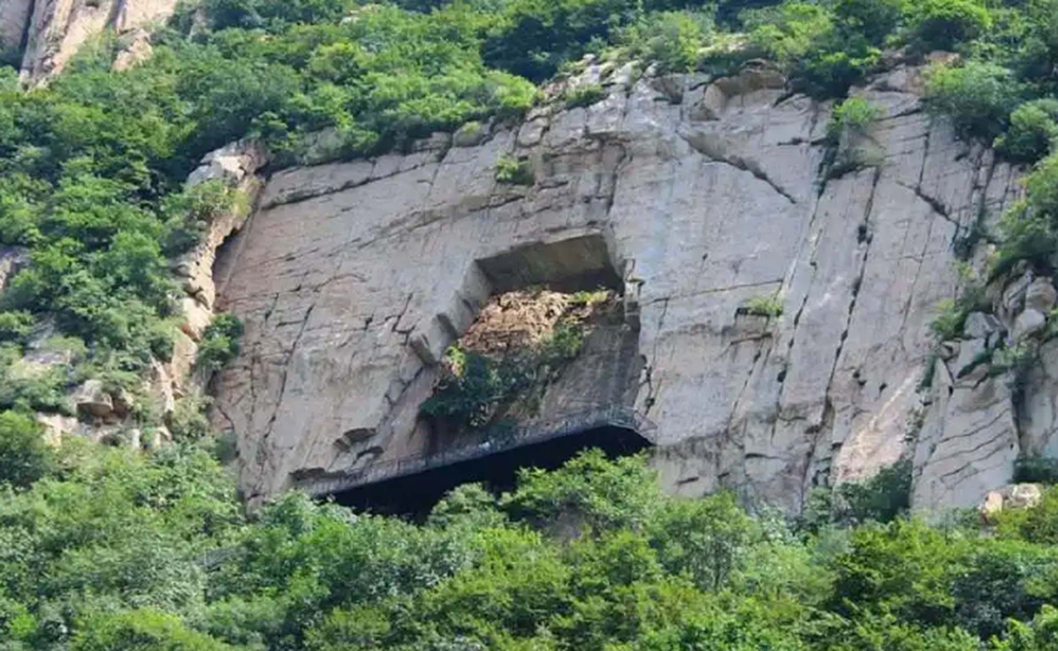 露营好地方—山东曲阜石门山 石门山位于曲阜城东北方向,是国家级