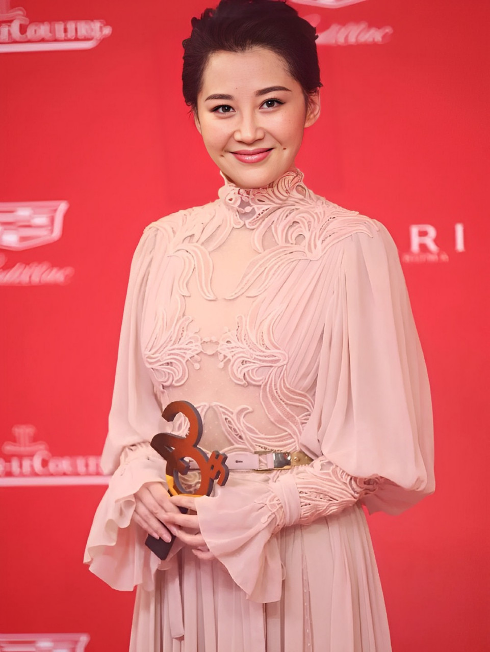 每一个和冯小刚有暧昧关系的女演员都和他发生过关系,他们基本上是