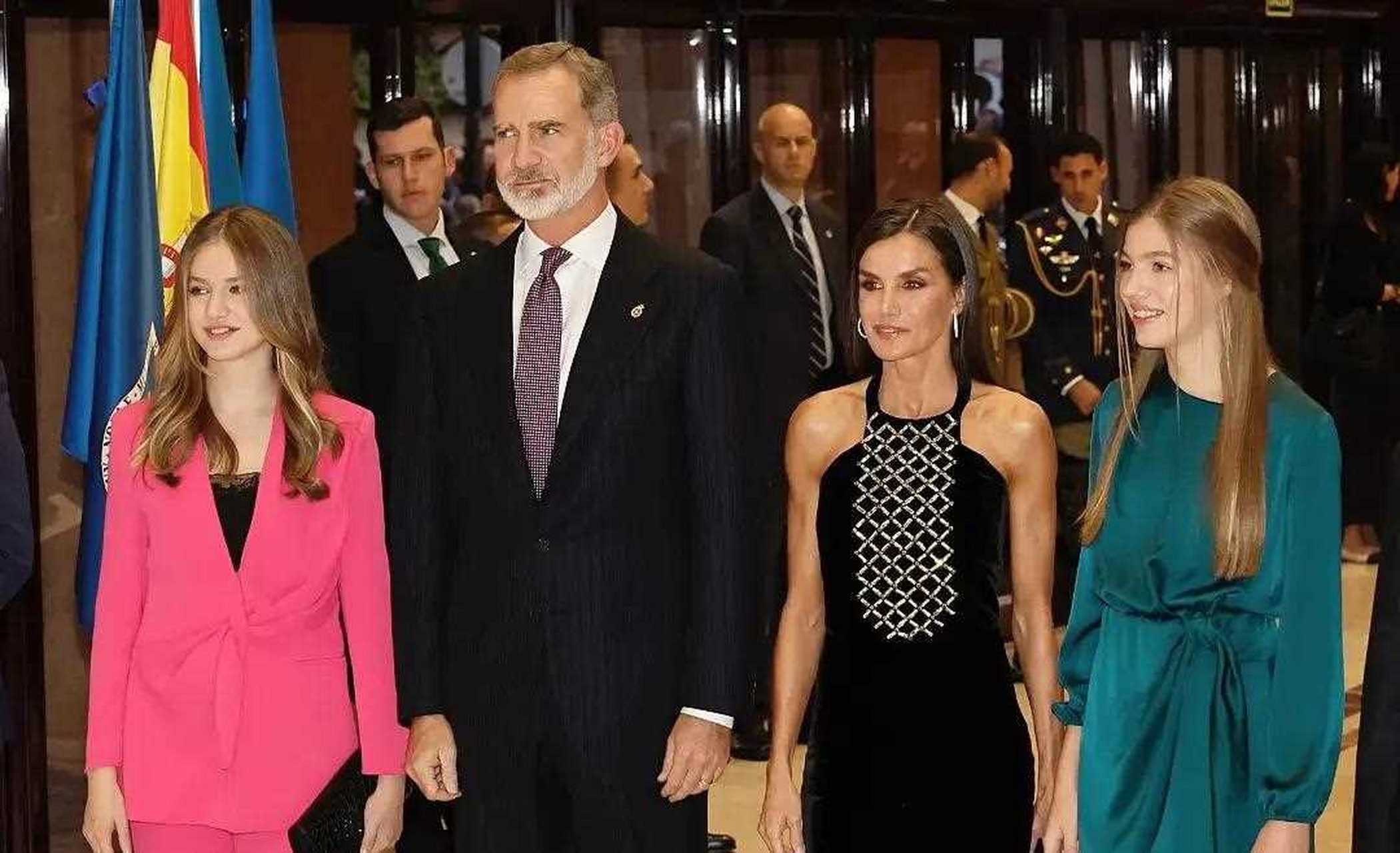 10月27日,阿斯图里亚斯公主奖音乐会,在英国读书的莱昂诺尔公主特意