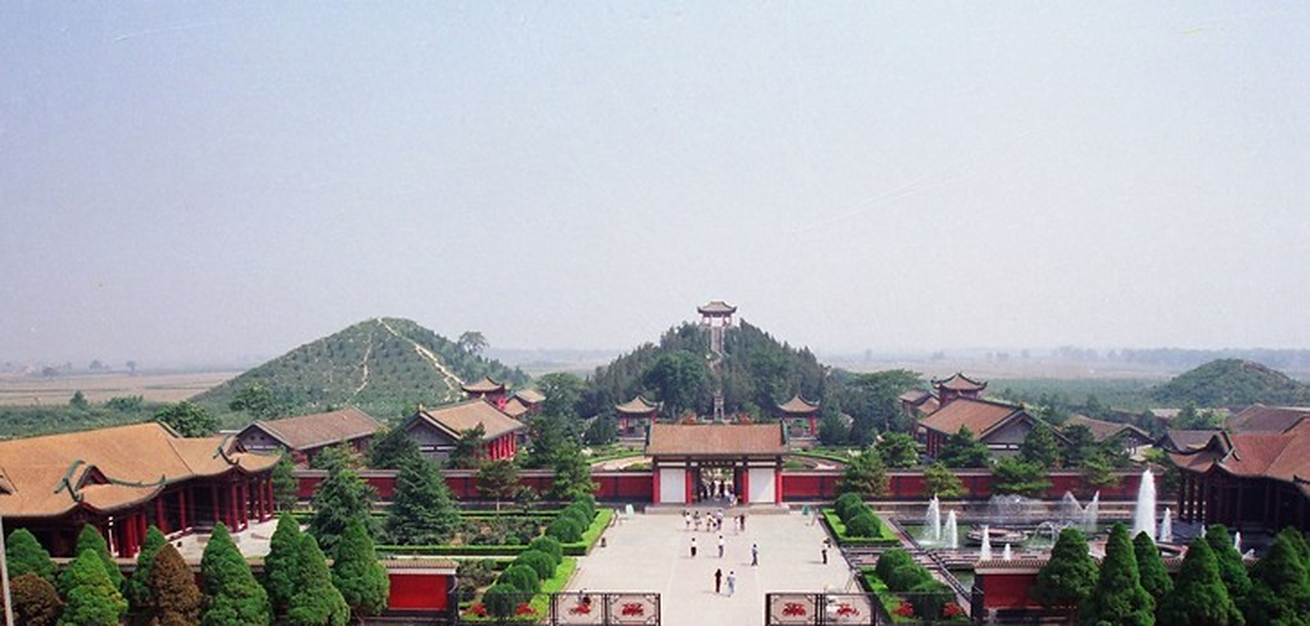 西安有点儿热# 茂陵博物馆文物: 1,西汉四神纹青玉雕铺首,1975年7月