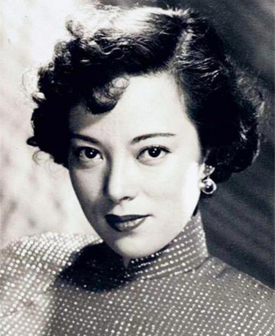 [月亮]1945年,李香兰与川岛芳子共同被判为汉奸罪执行枪决,临刑前她