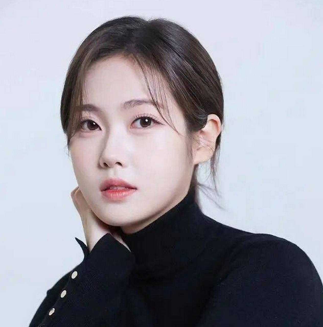 韩国女歌手李尚恩的离世,由此引发了不少网友的热议!