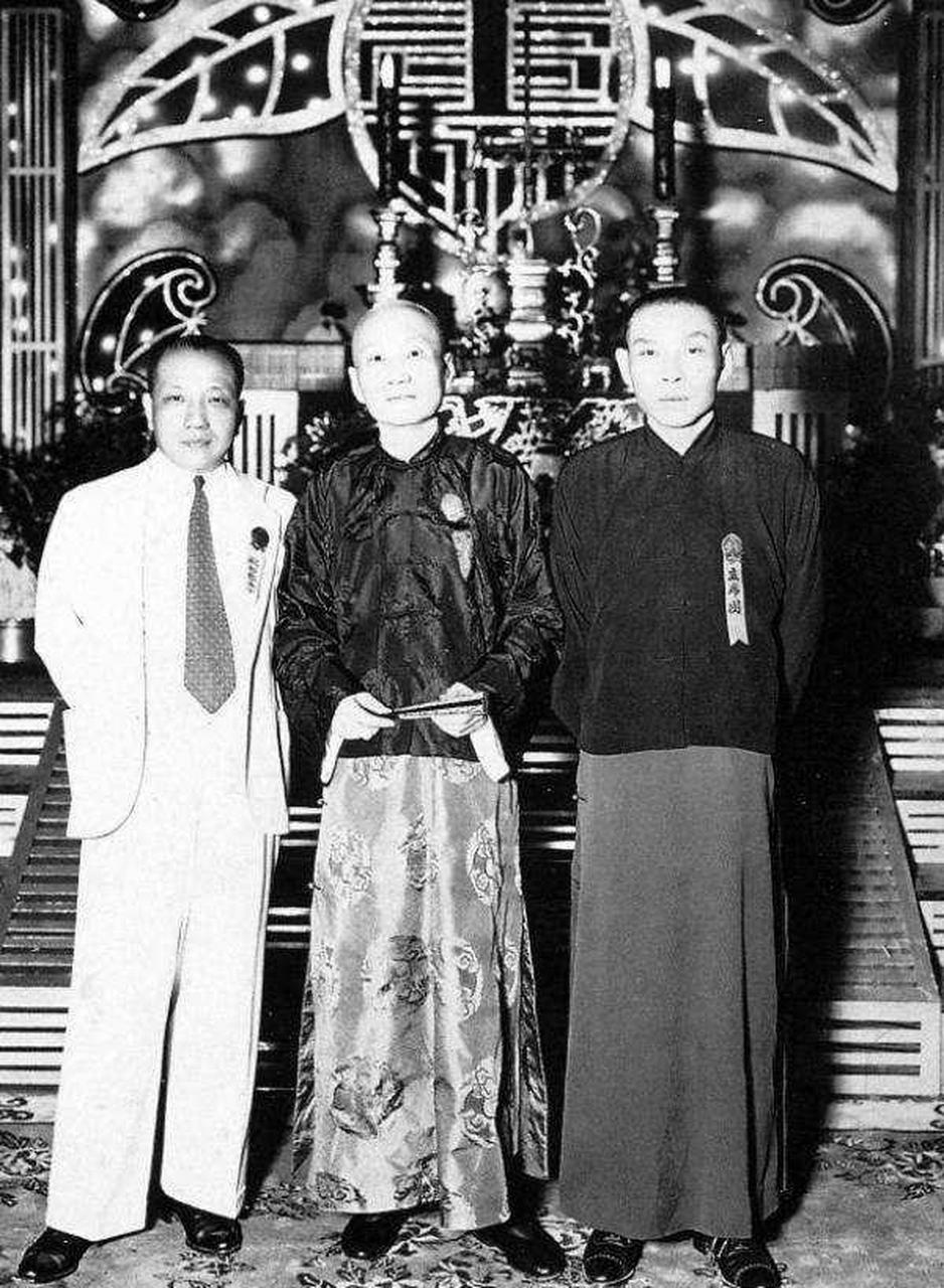 1923年,55歲黃金榮意外撞見,25歲妻子露蘭春和富二代幽會.他把妻子關