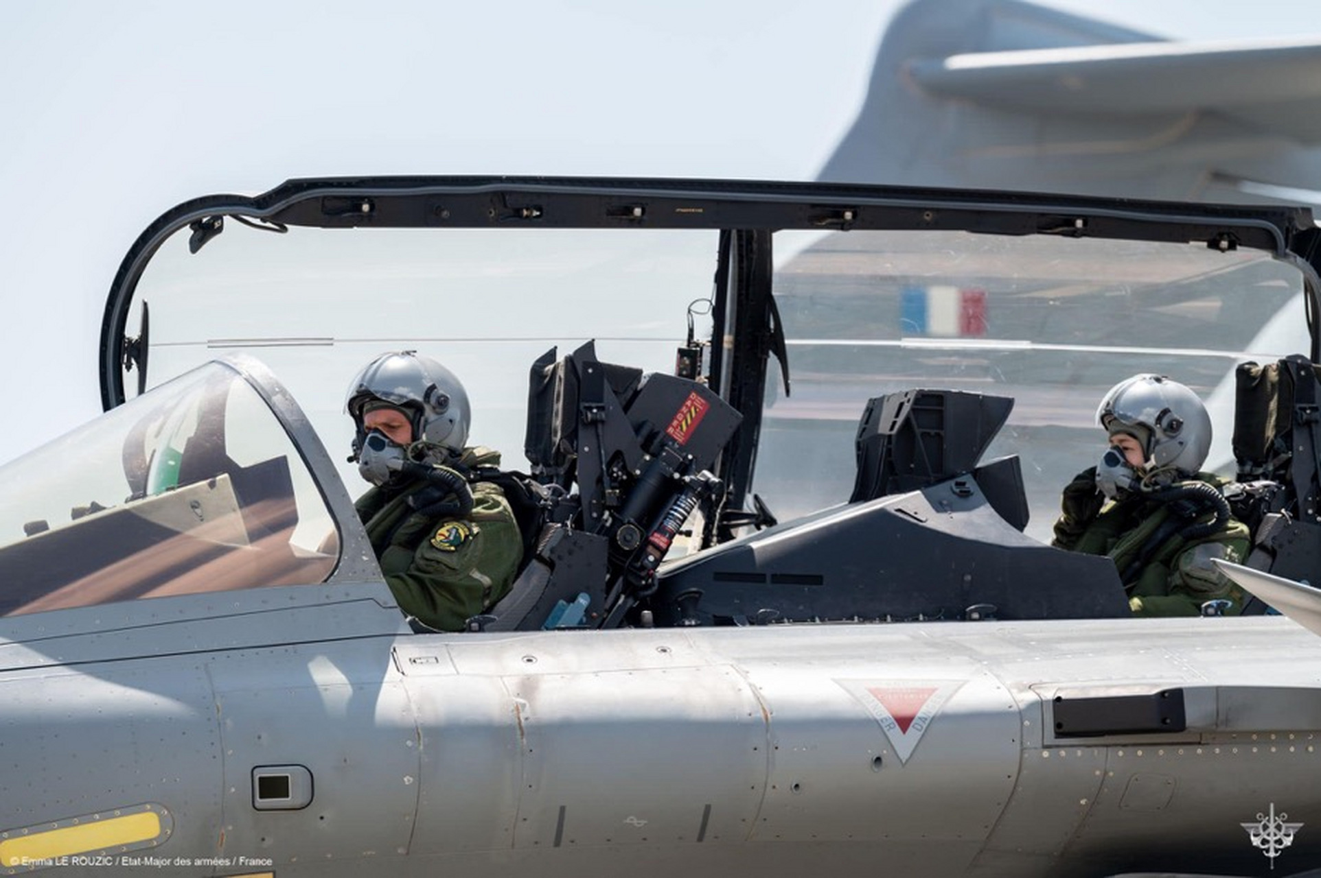 法国空天军的阵风飞行员与日本航空自卫队在新田基地举行交流训练