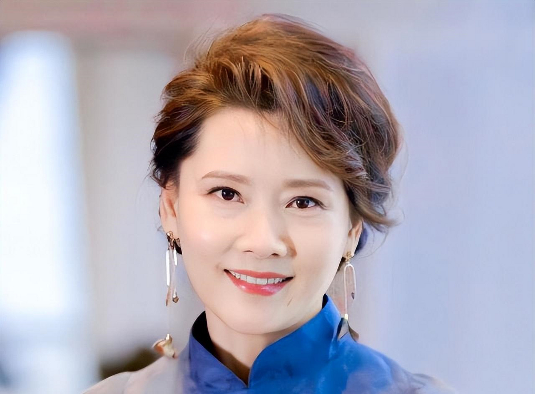 曾因长相太美无人敢追,父亲为她终身不娶,何赛飞的魅力究竟有多大