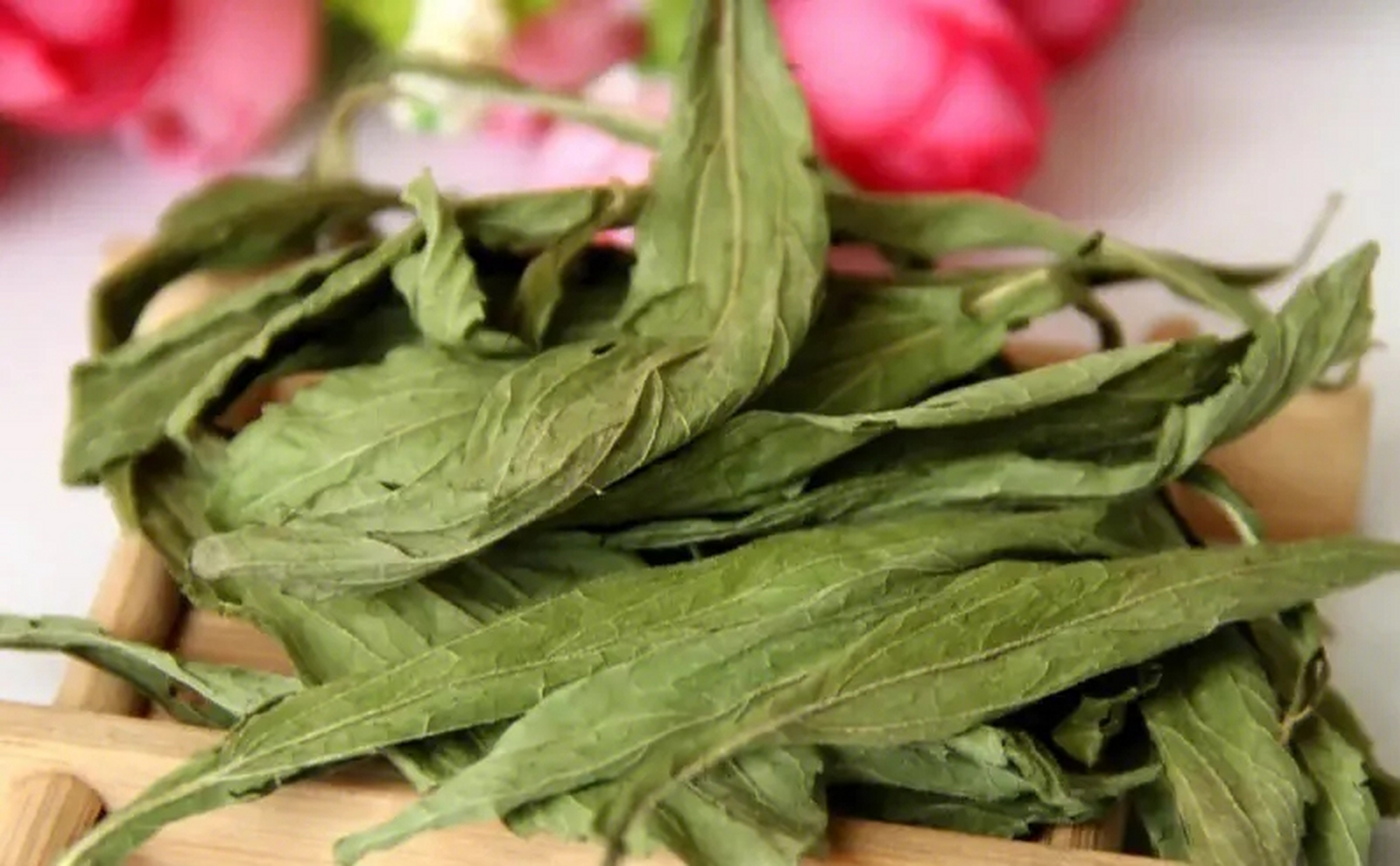 比糖还甜的中药,却能降血糖降血压,多喝它泡的水,甜蜜又有好处 有一种