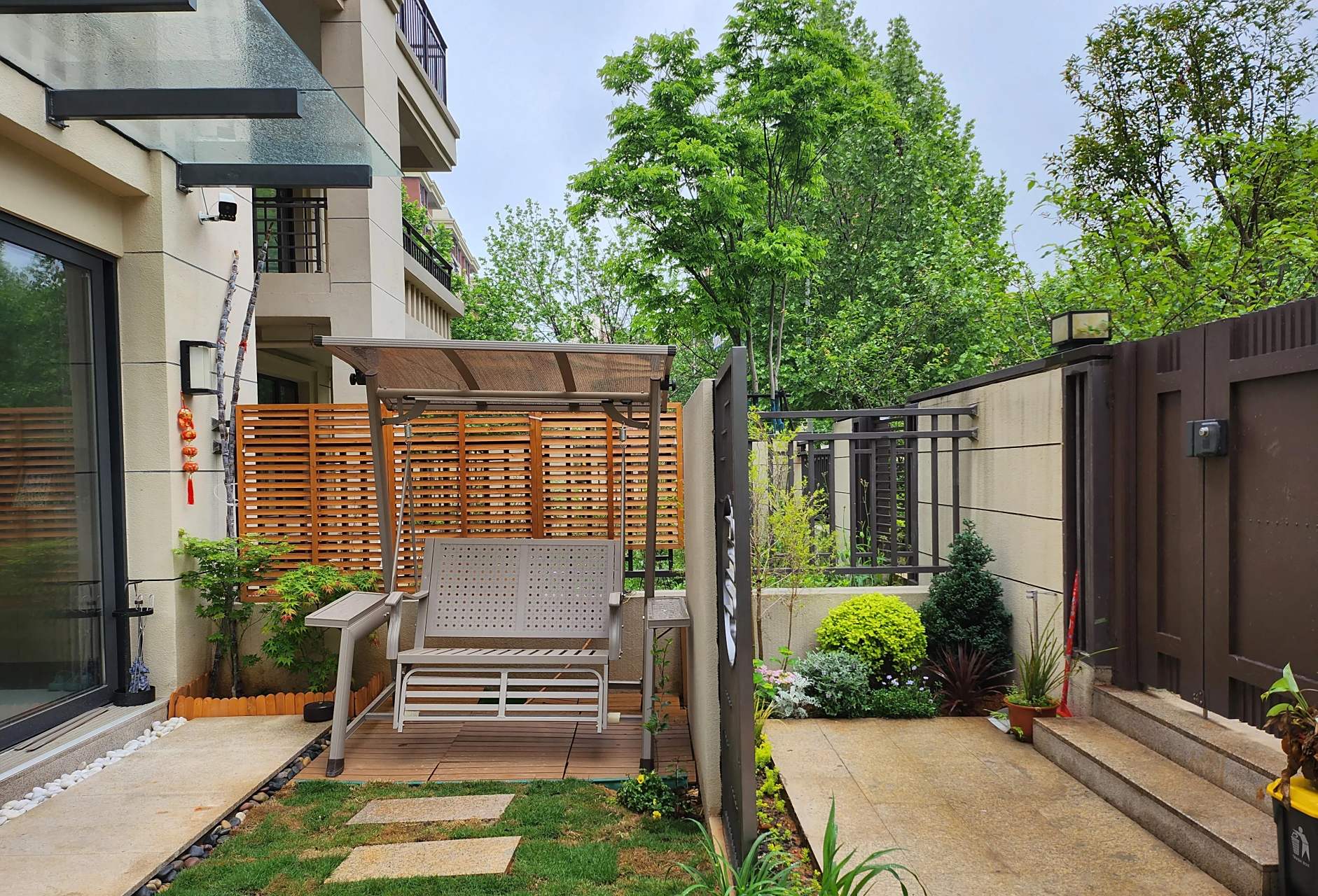 我的四十平小院 麻雀虽小五脏俱全 一草一木 一砖一瓦 亲手打造