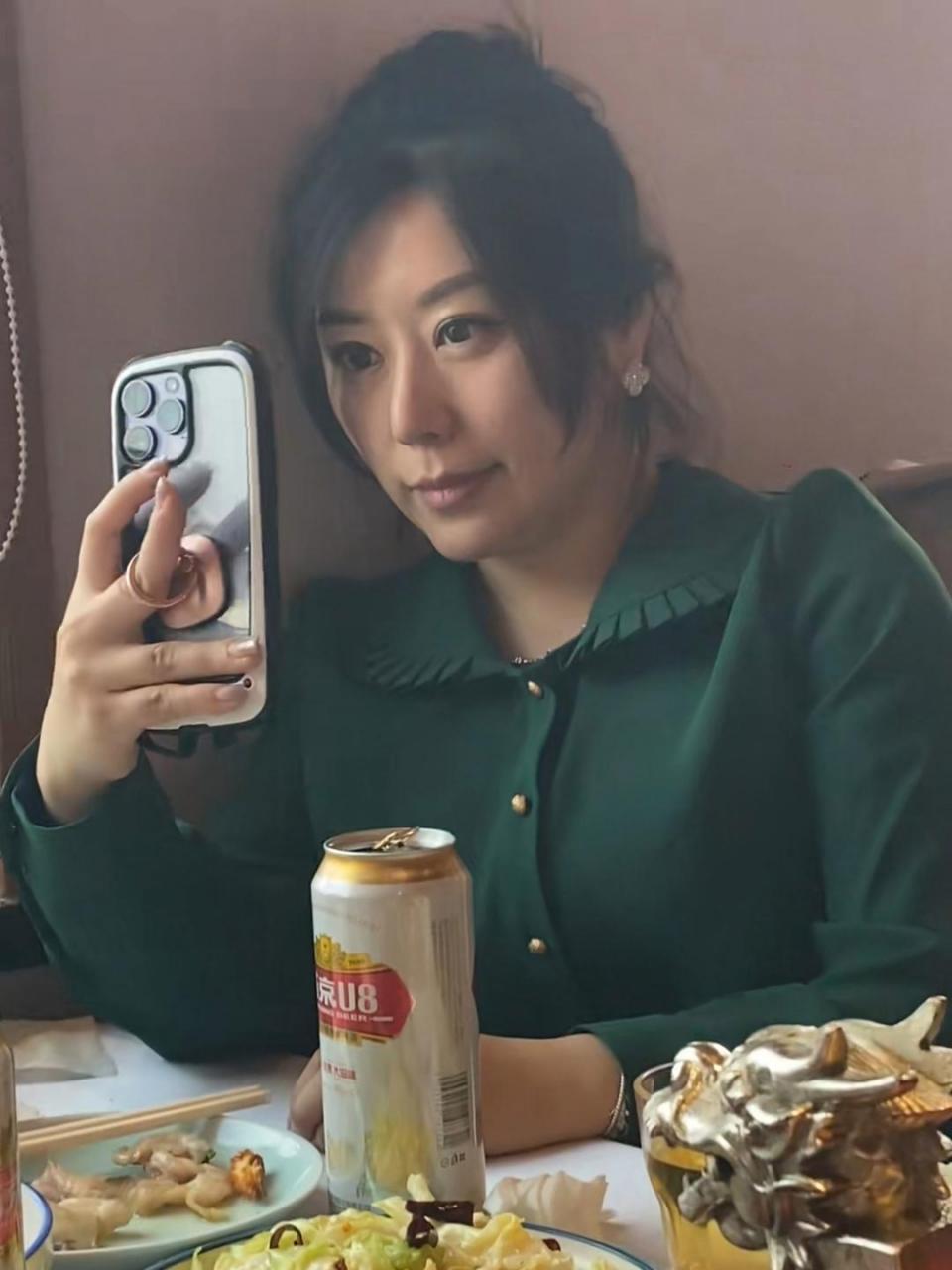 rephrase: can you identify the identity of this famous person?