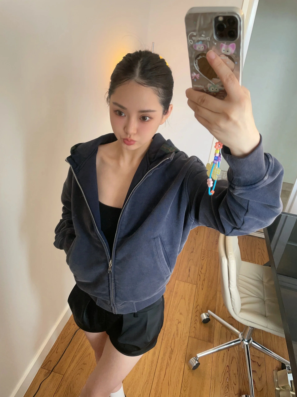 是时候告别炎炎夏日,拥抱舒适又时尚的卫衣季节啦!93