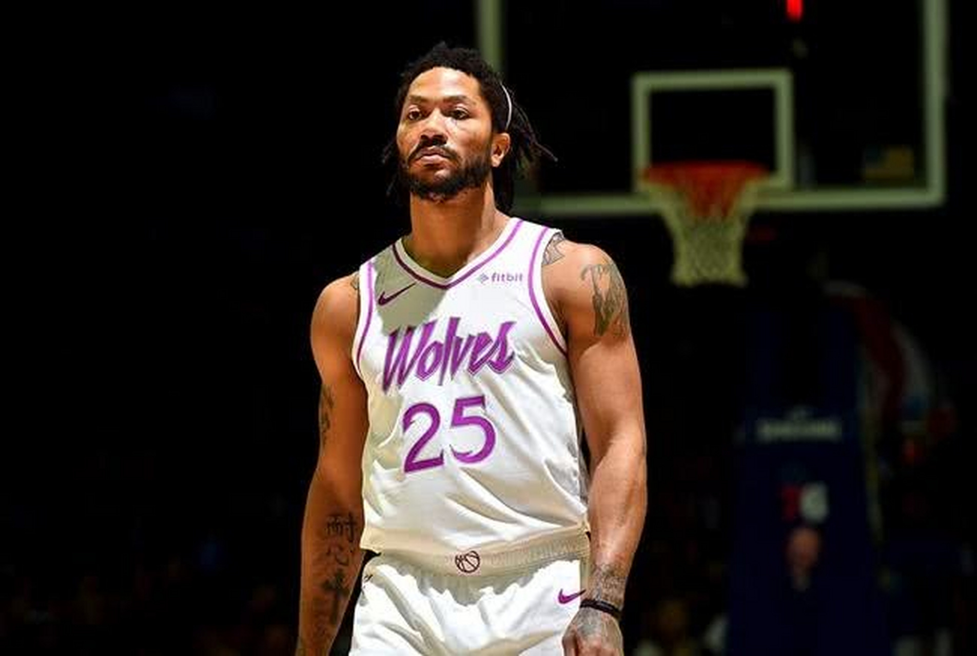 首先便是令人惋惜的德里克·罗斯,10-11赛季,当时才三年级的罗斯,便