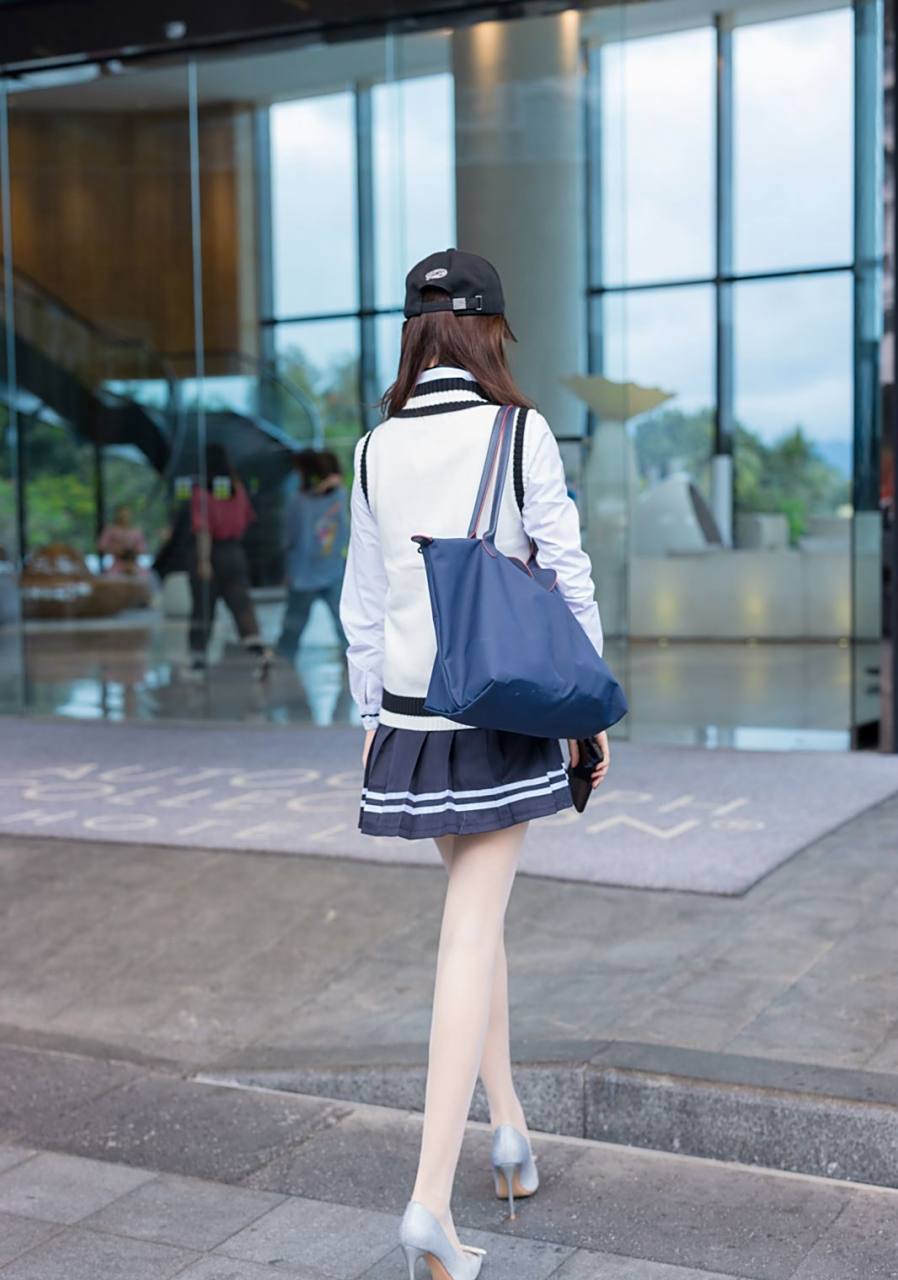 高颜值美女杨紫嫣cynthia丝袜写真套图