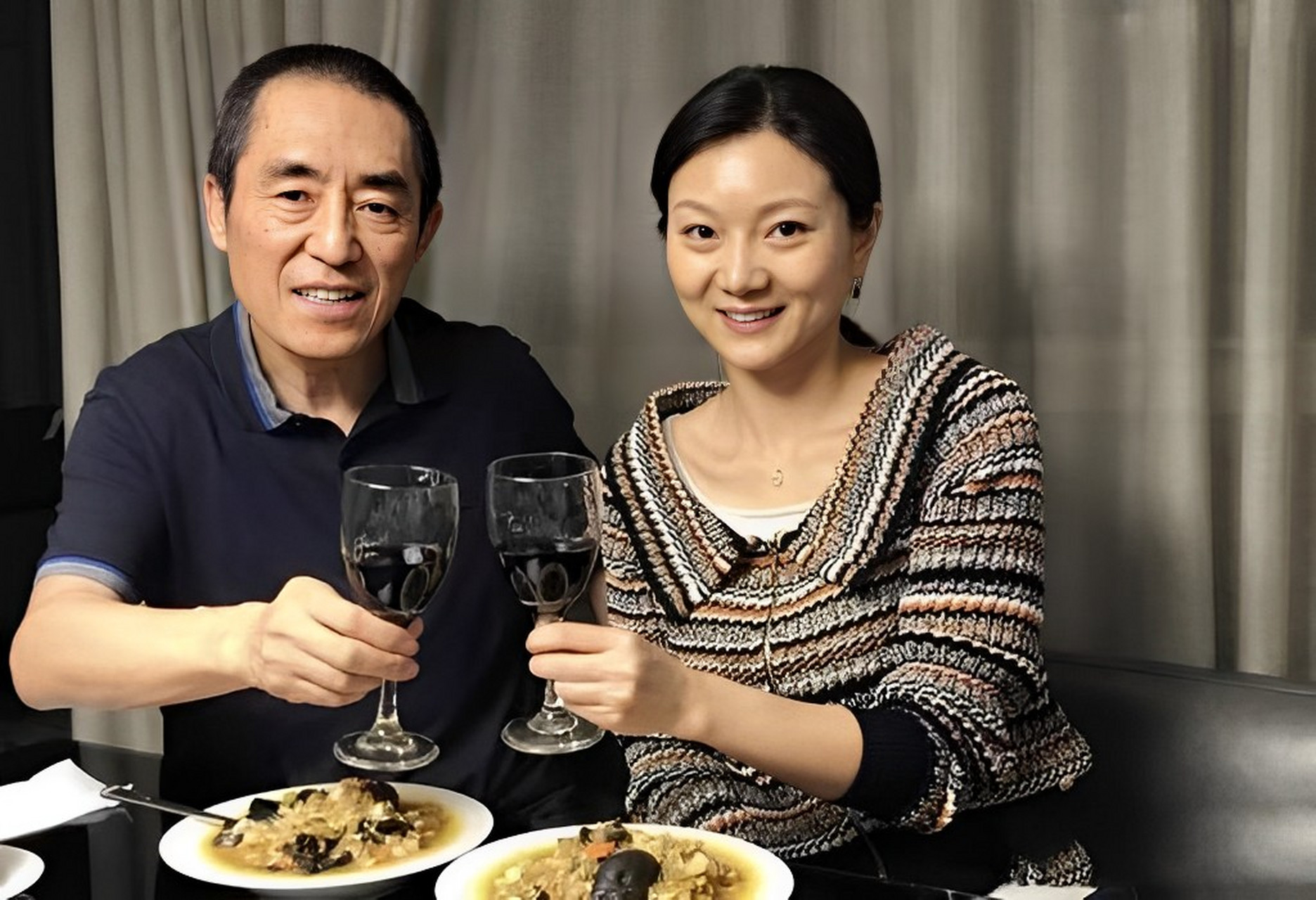 "当19岁的陈婷给50岁的张艺谋打电话时,她的声音传来哭腔,没想到山