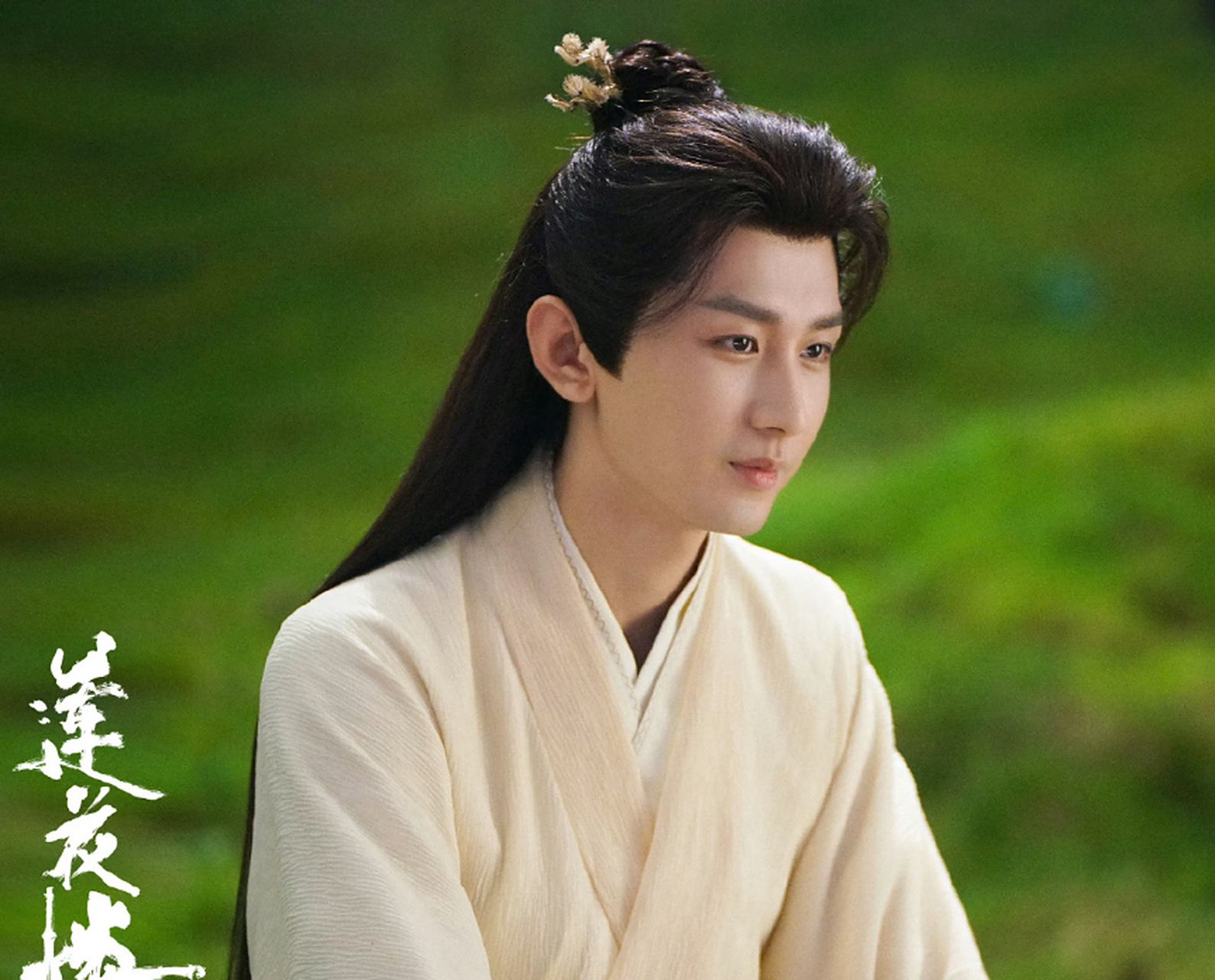 不得不说,成毅的古装造型辨识度真的很高,已经开始让观众期待落拼却