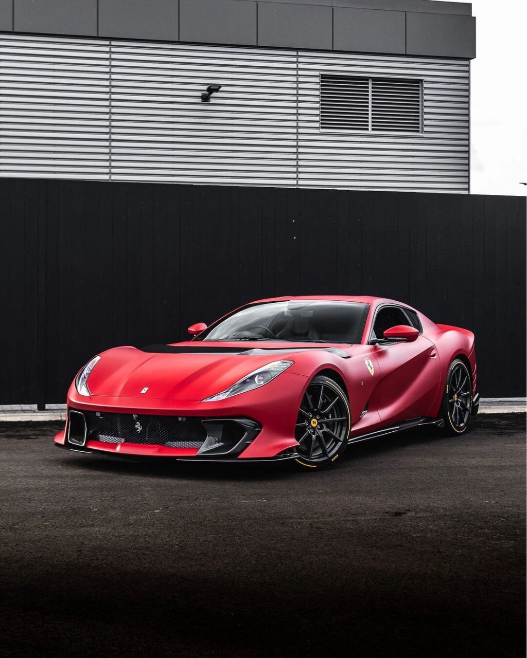 探秘速度与激情的极致之选:法拉利812 competizione  法拉利812