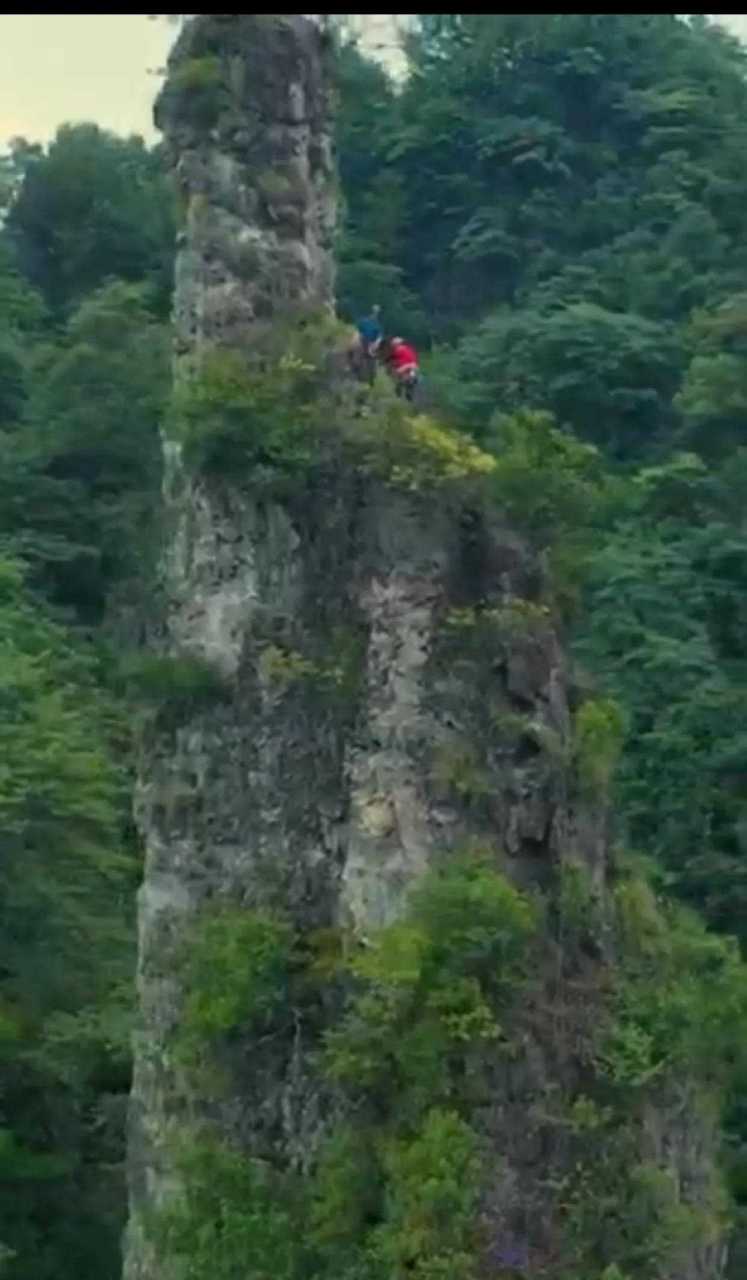 三男三女登三清山图片