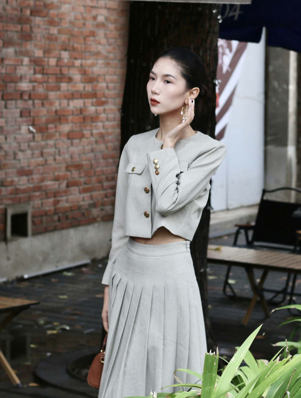 超显白的小香风套装 | 显白亮眼的豆绿色小香风安排~短款外套搭配高腰