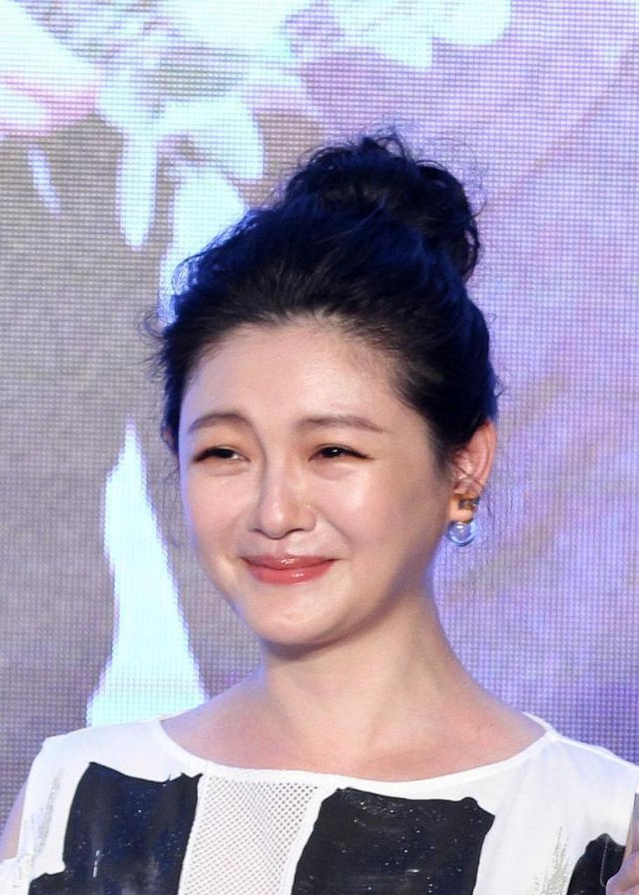 大s这是什么表情啊,笑起来比哭还难看