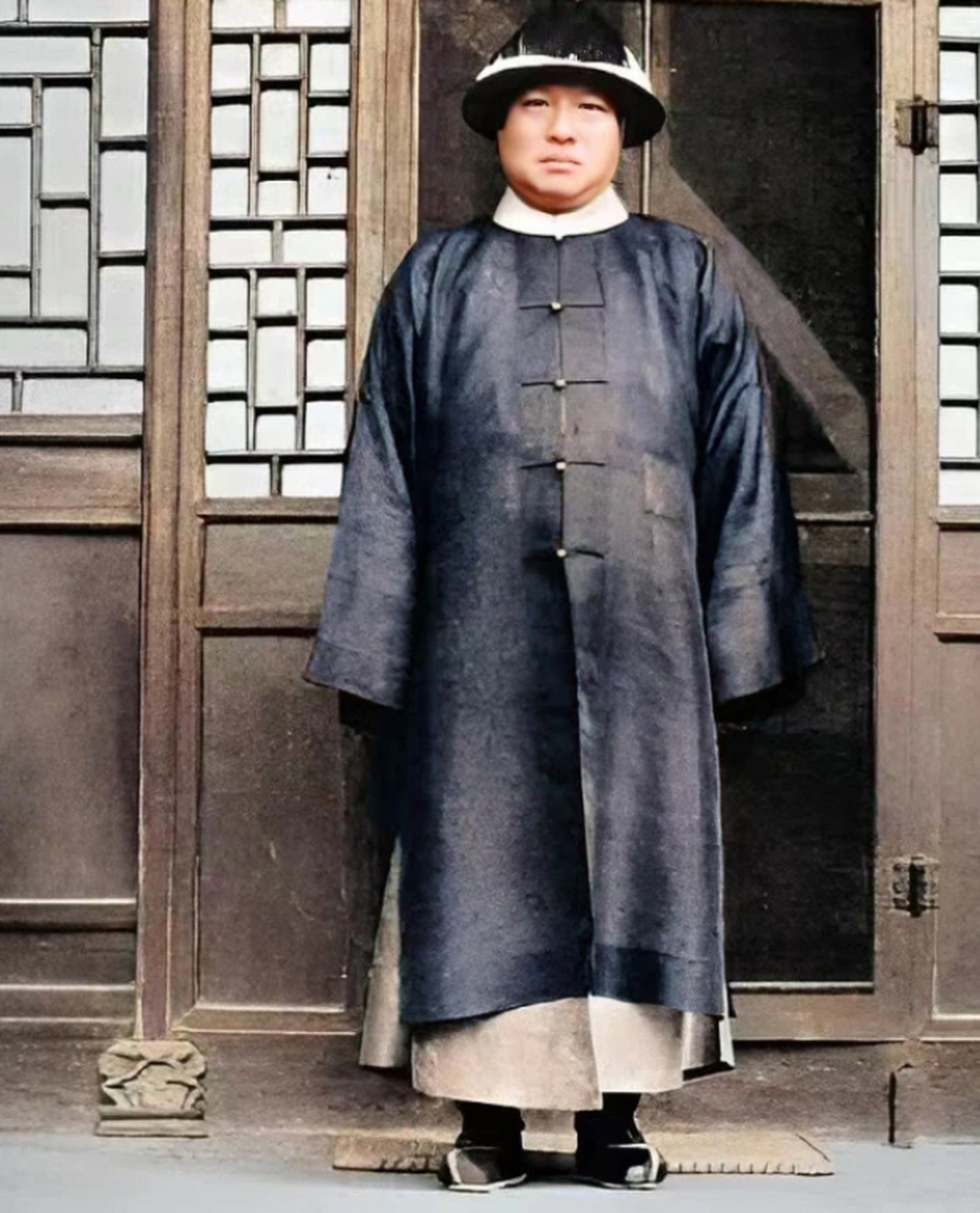 老照片:林黛与龙绳勋的合影,被刺杀身亡的甘地,明朝后裔朱煜勋