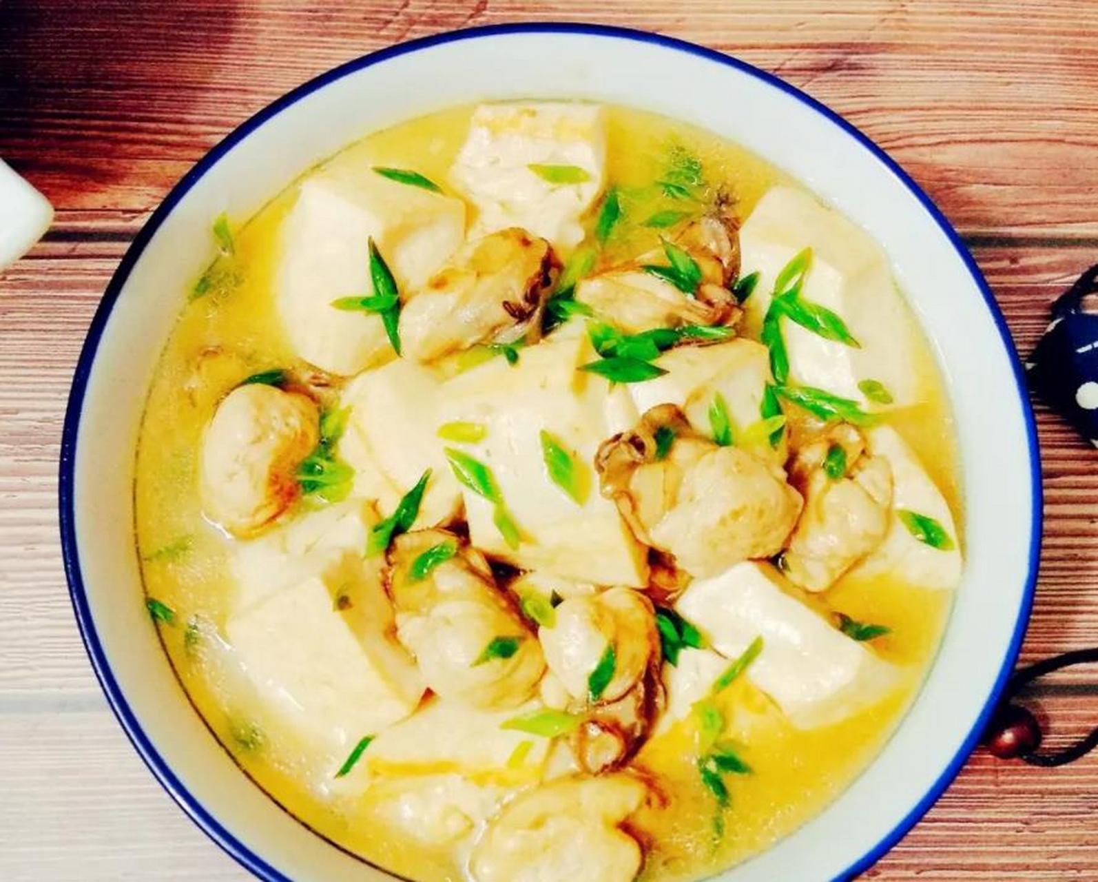 今天给大家介绍下生蚝炖豆腐的做法,一起看看吧!