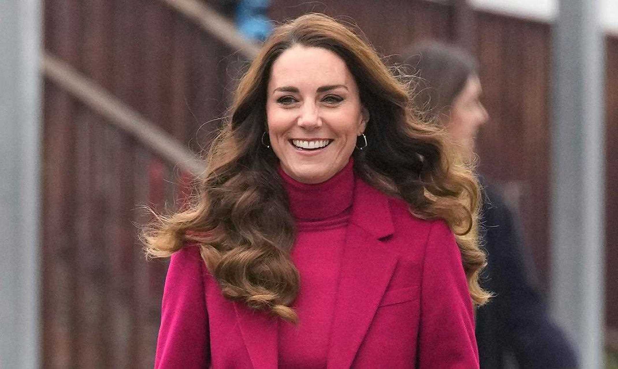 苏格兰歌手汤姆·沃克( tom walker ) 在两人录制了在颂歌音乐会上