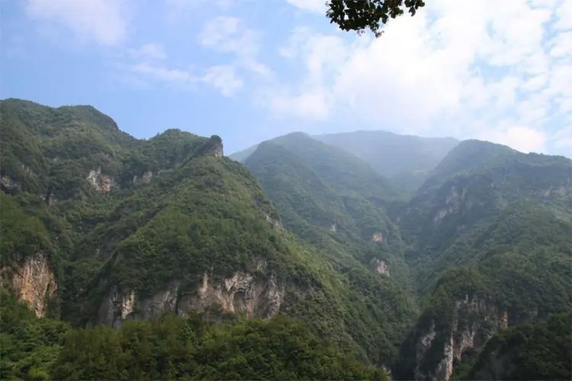 鱼泉山风景区图片