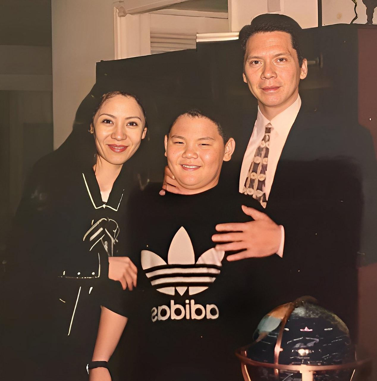 "除了黄婉佩之外,向佐也曾被传与应采儿,阿娇,内衣模特等传出绯闻