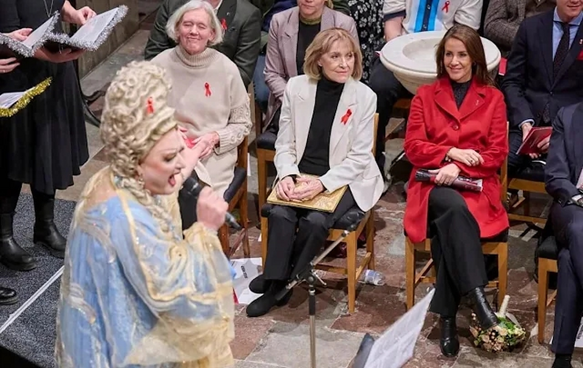 小玛丽王妃也是艾滋病基金会的赞助人.  #冬季时尚感大比拼