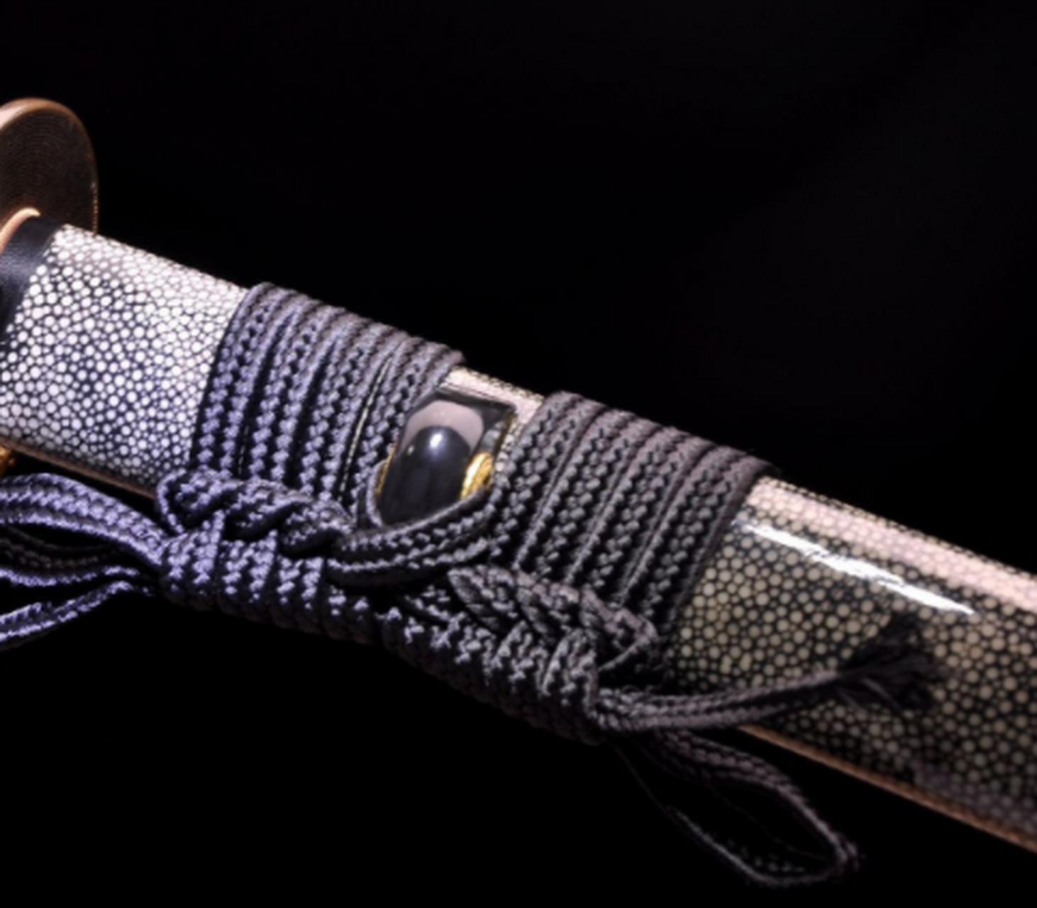 收藏#  日本十大妖刀榜首 天丛云剑>:这款武士刀采用古法五枚合工艺