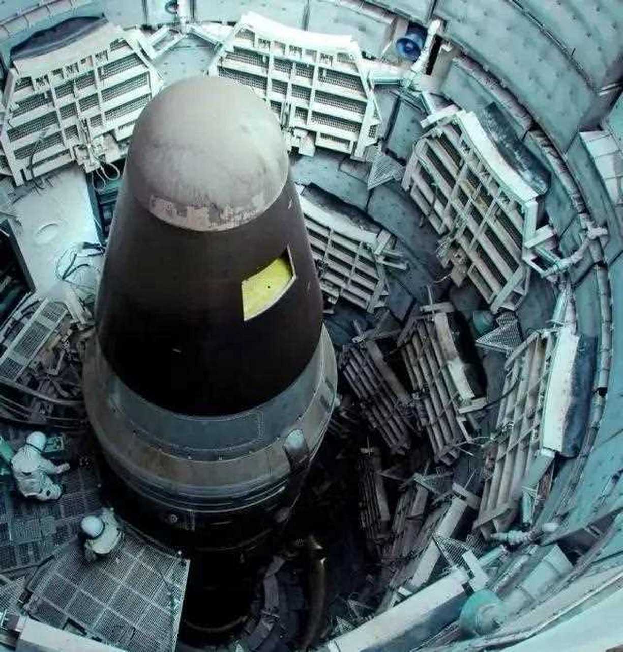 1983年9月26日凌晨,位于莫斯科附近的一个战略导弹发射井旁,中校