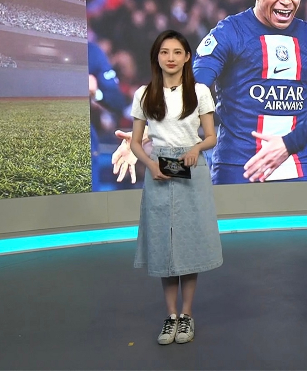 一眨眼,马凡舒都已经30岁了,来到《天下足球》都九年了. 其实她没有刚