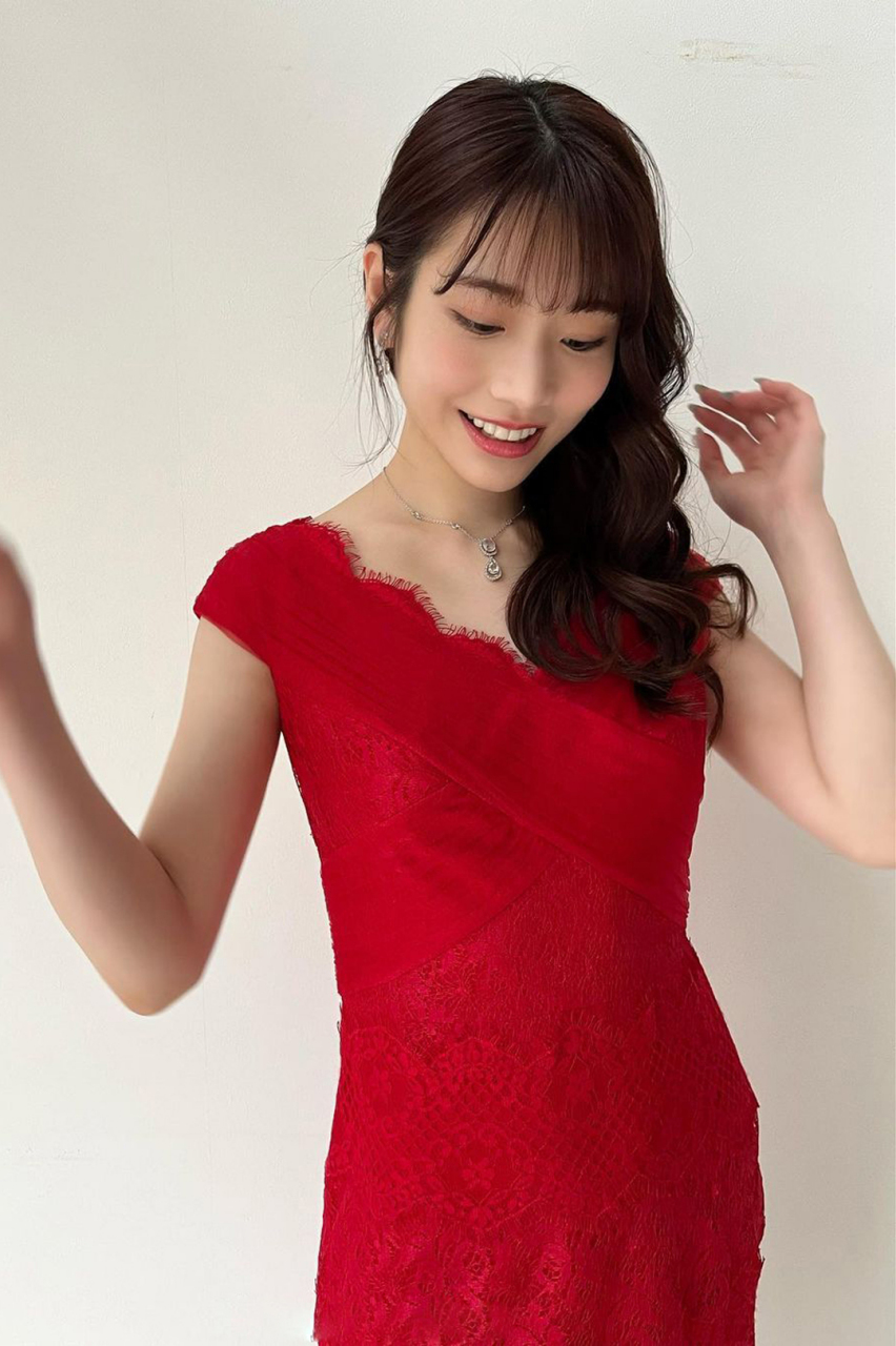 日本女星河北彩花,这身红色礼服感觉人更漂亮了.