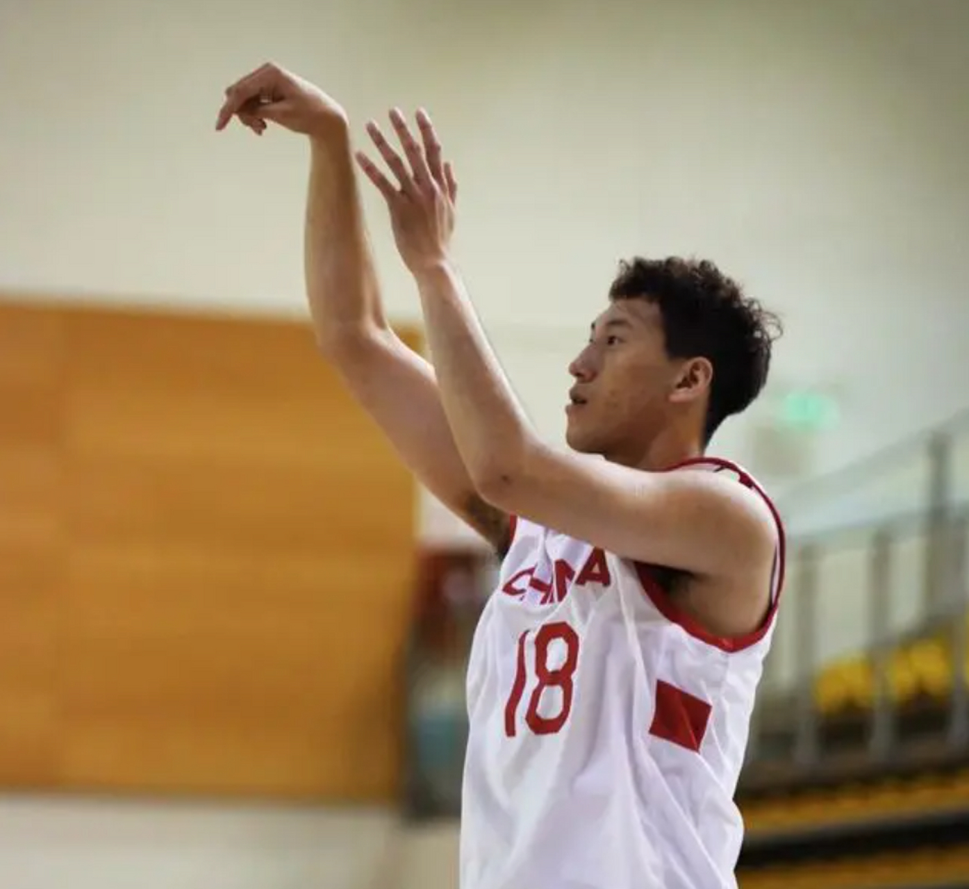 杜润旺回到广东,还需加强三分的练习才行  来自广东队的锋线球员