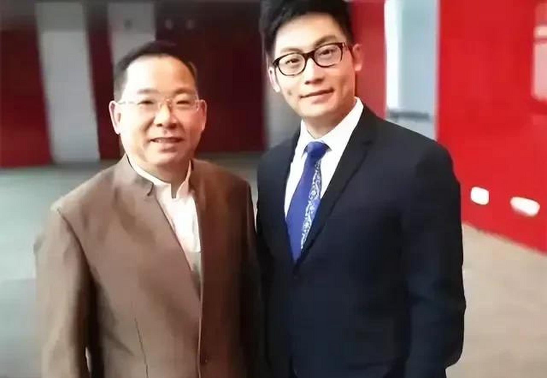 张明敏和儿子一起登上tvb舞台献唱,共同为慈善筹款献爱心.