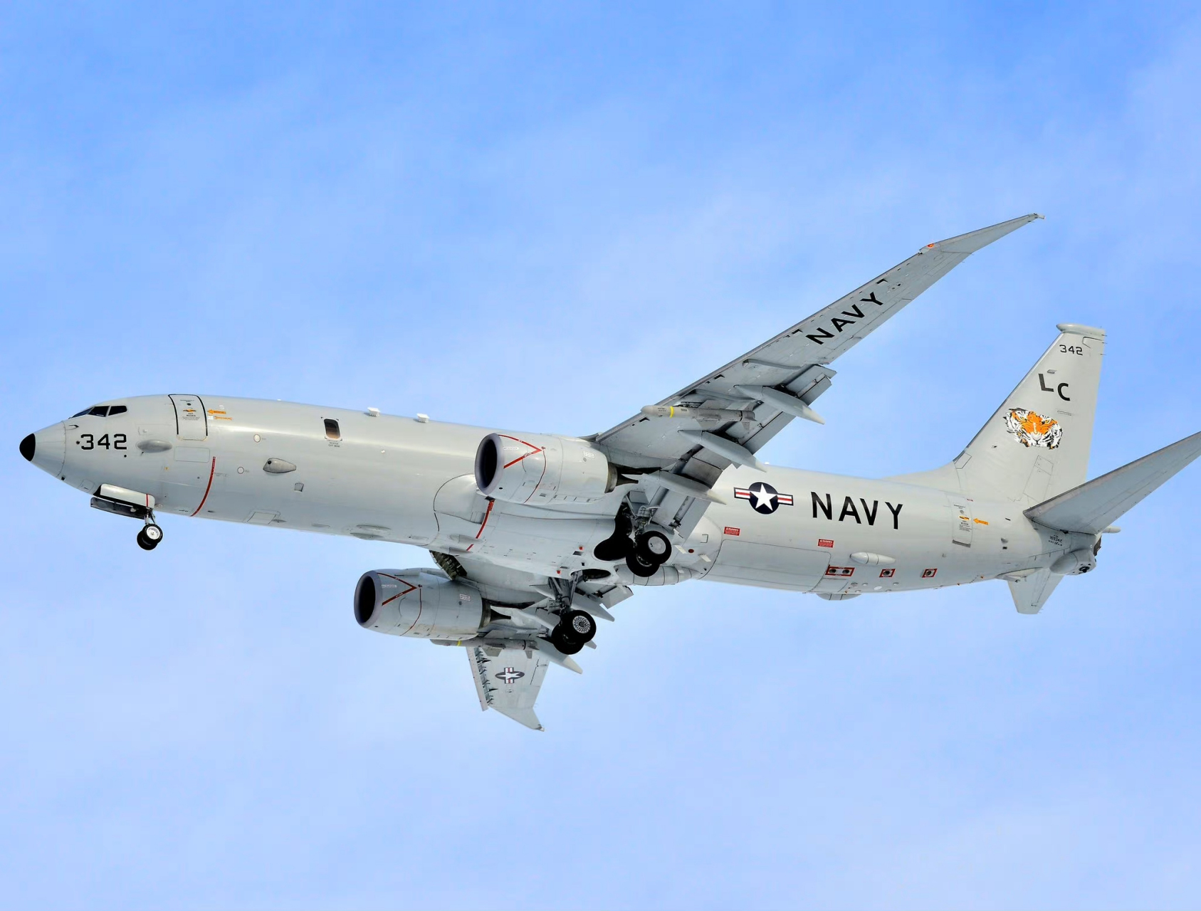 挂载鱼叉反舰导弹的p-8a反潜机,美国海军和一些国家空海军的主力装备.