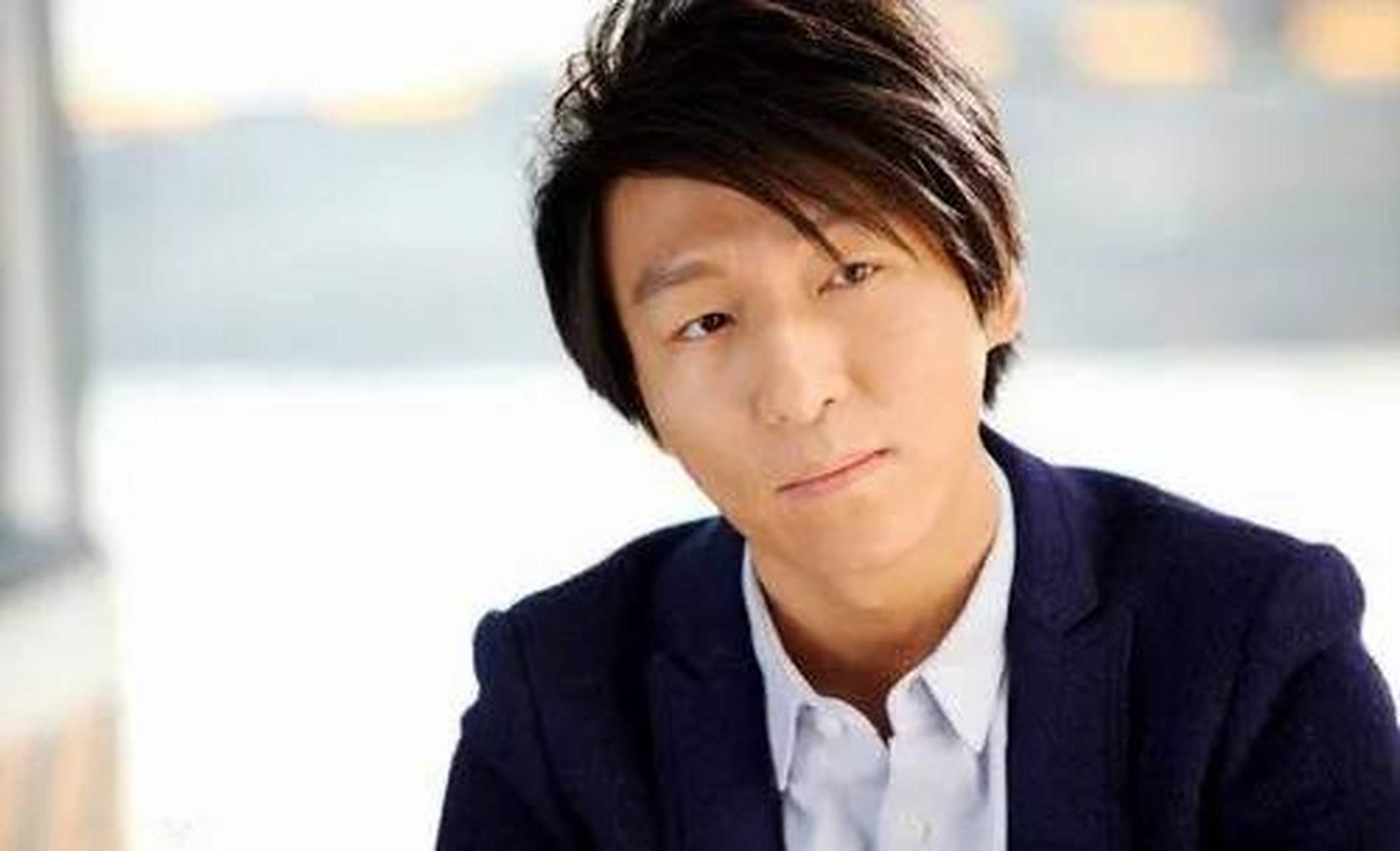 当年,白百何被卓伟拍到和男模张爱朋亲密互动,"一指弹"视频出来后,陈