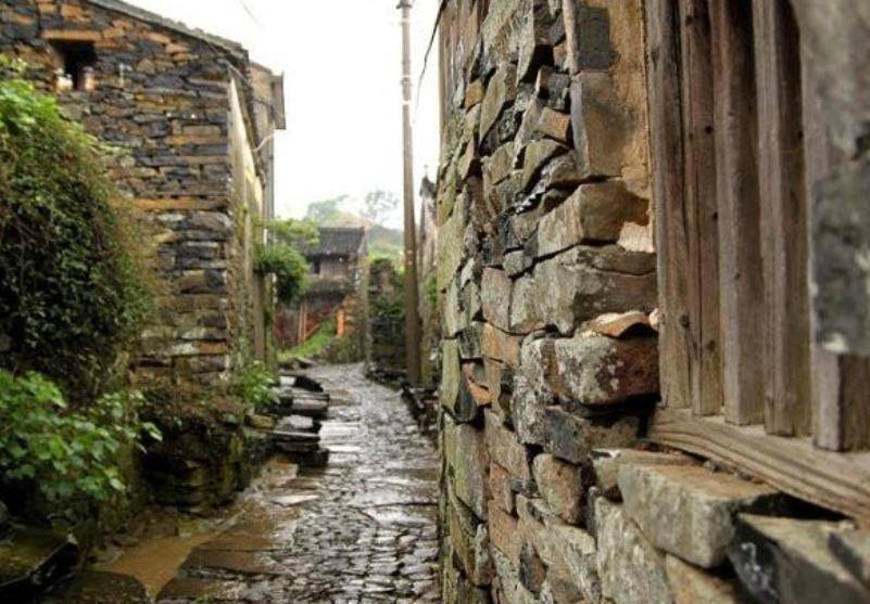 河南省安阳市林州市的西乡坪村是一个美丽的小村庄,它紧靠太行山脉