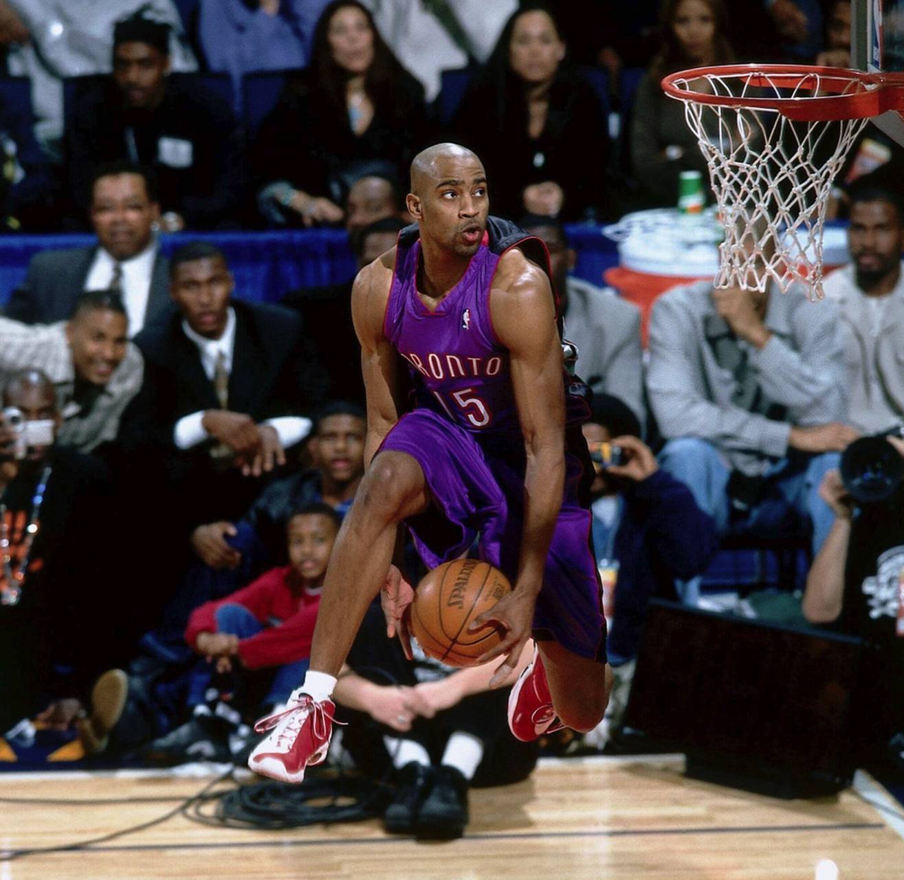 球鞋品牌and1 30 岁了,卡特曾穿着and1太极拿下扣篮大赛冠军  and1