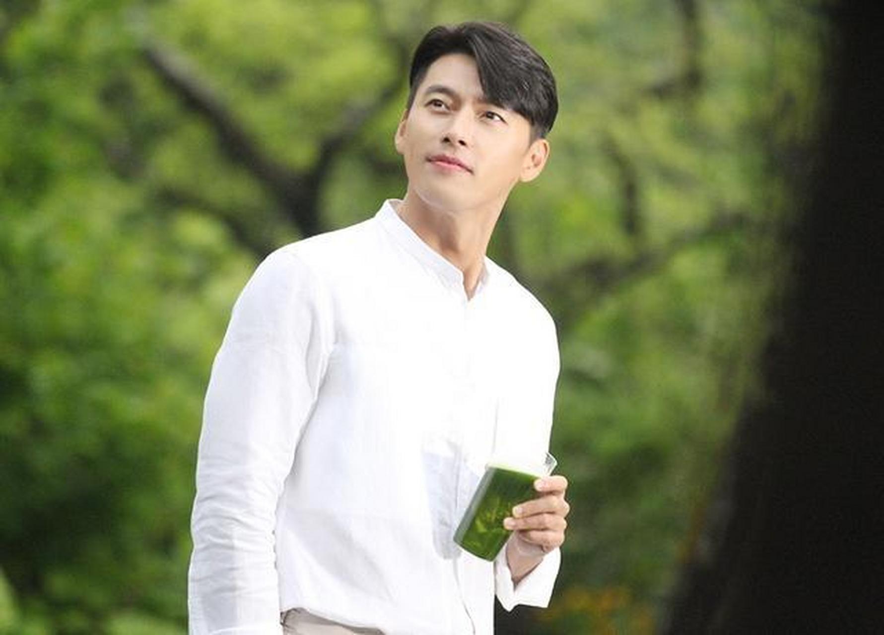 高清近照下的玄彬,皮肤好得就像是在发光.