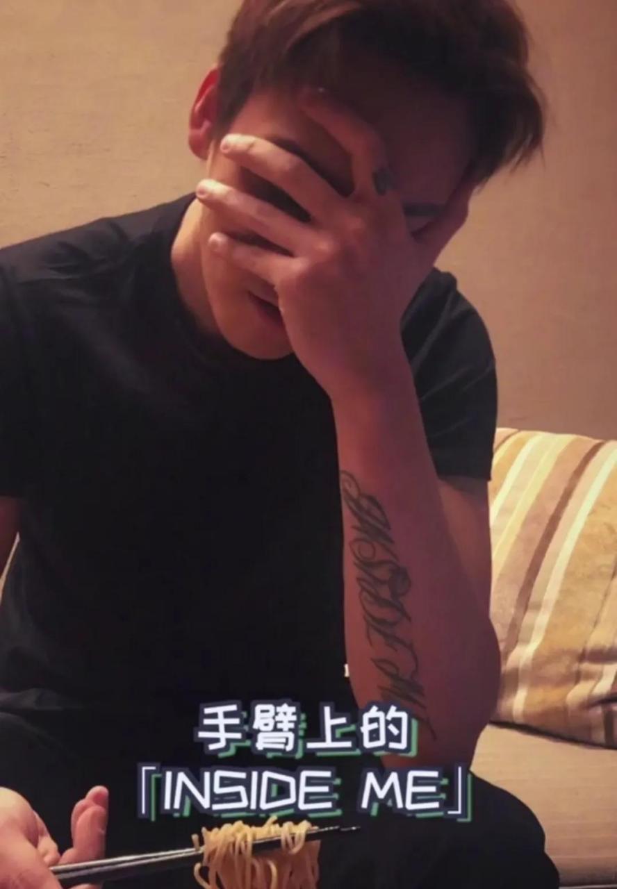 gif创作人# 陈伟霆的身上有多少纹身?我们来盘点一下 1