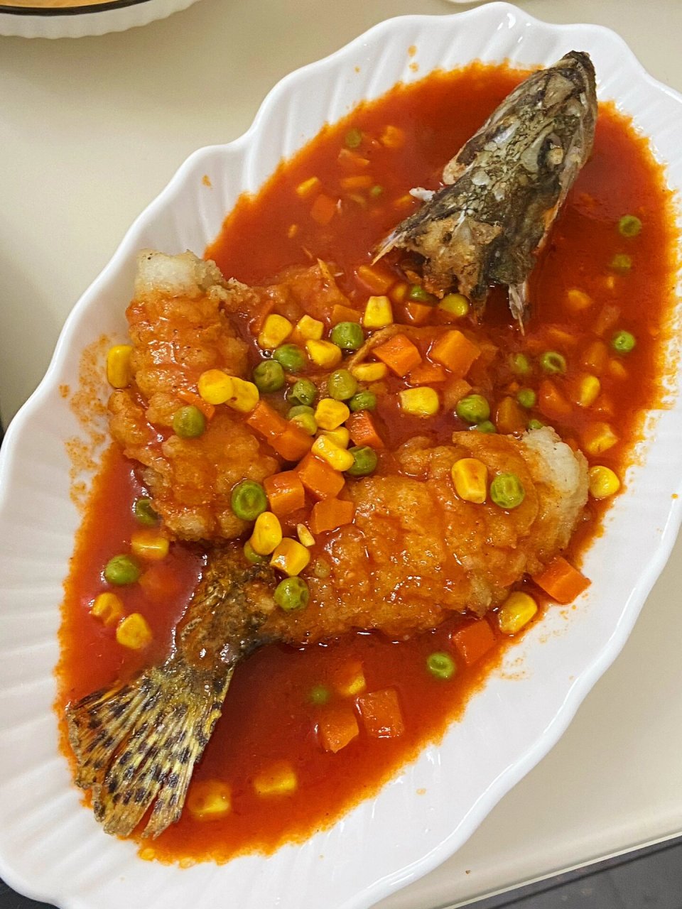 家庭版松鼠桂鱼来啦~金黄的色泽,酸甜味美的酱汁搭配外酥里嫩的鱼肉