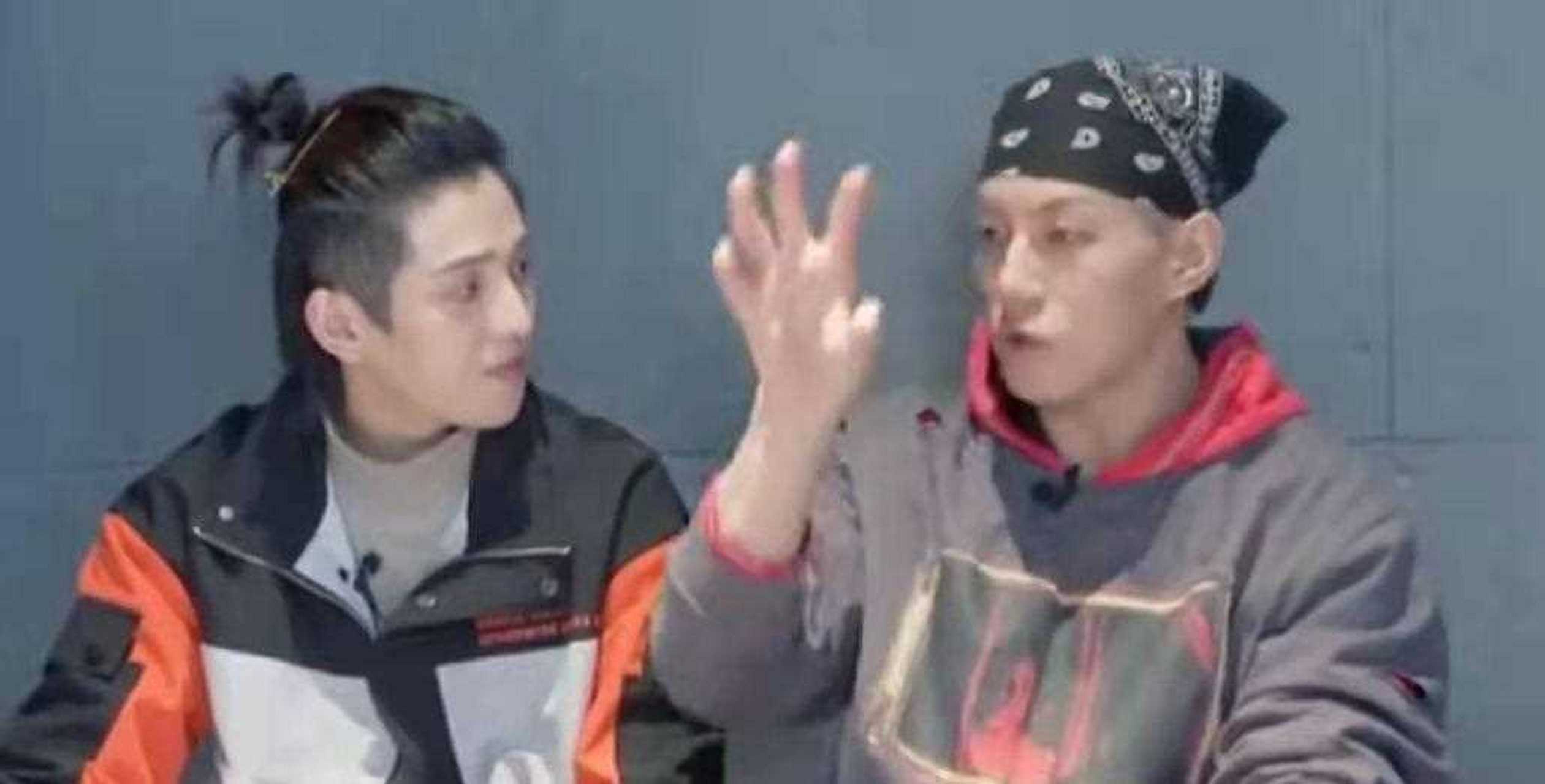卡斯柏和符龙飞竟然因为歌词分配摔本子!