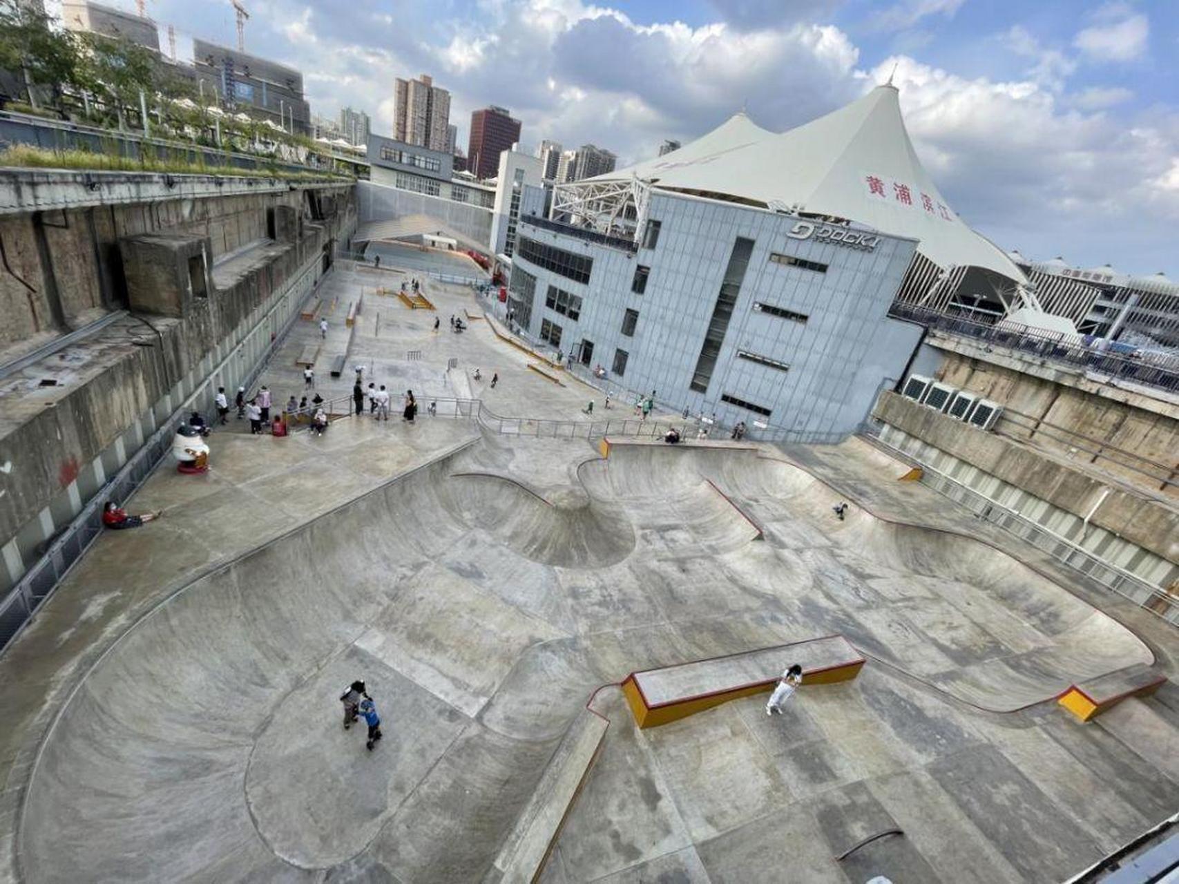 五一去哪玩儿#黄浦滨江滑板公园,位于黄浦滨江,总使用面积约为10000