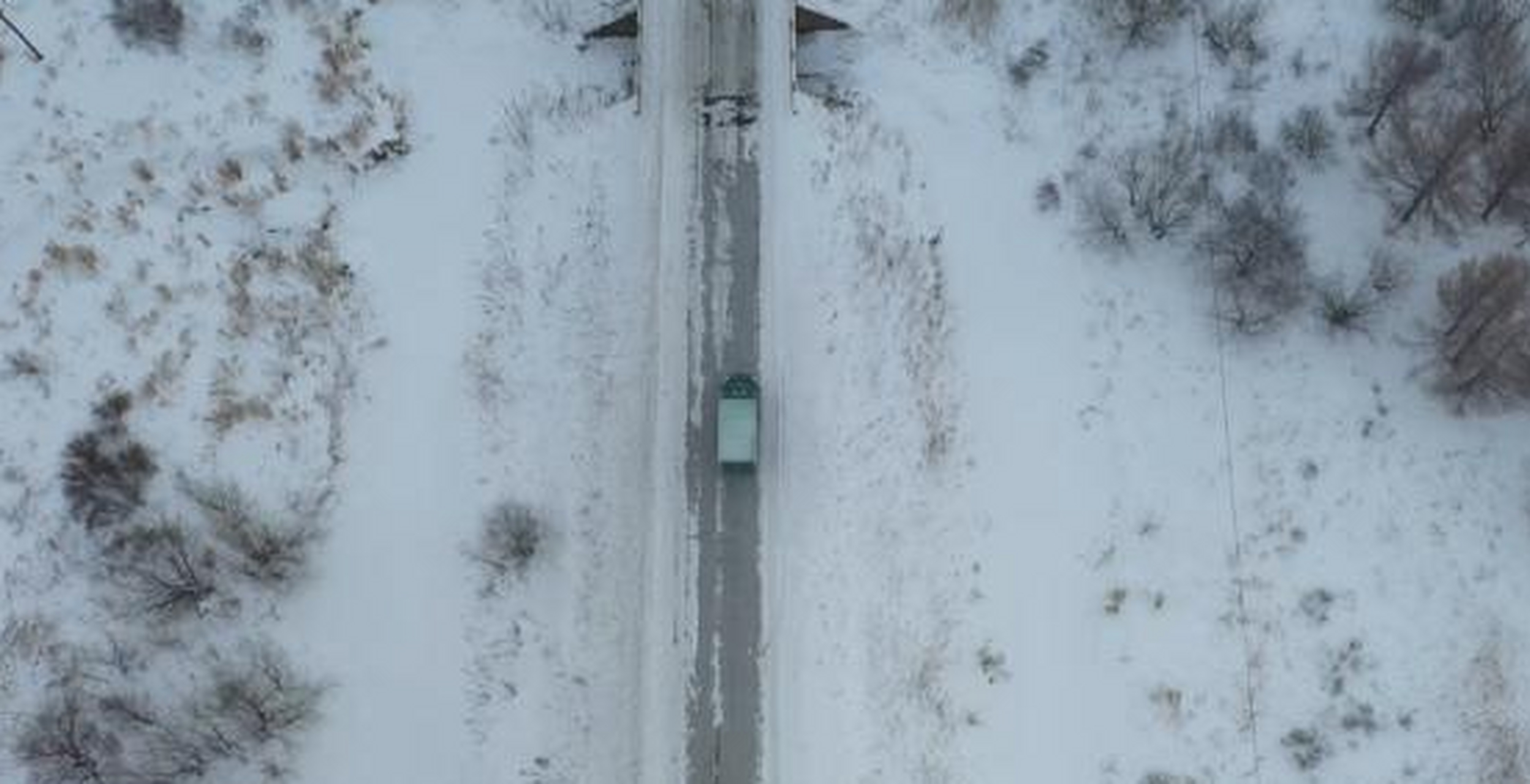 东北司机穿10斤棉裤冒雪送年货