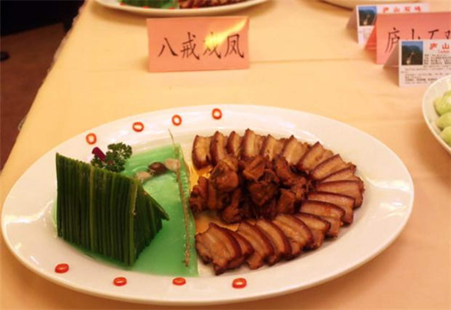 八戒戏凤,是江西新余当地的一种传统美食.