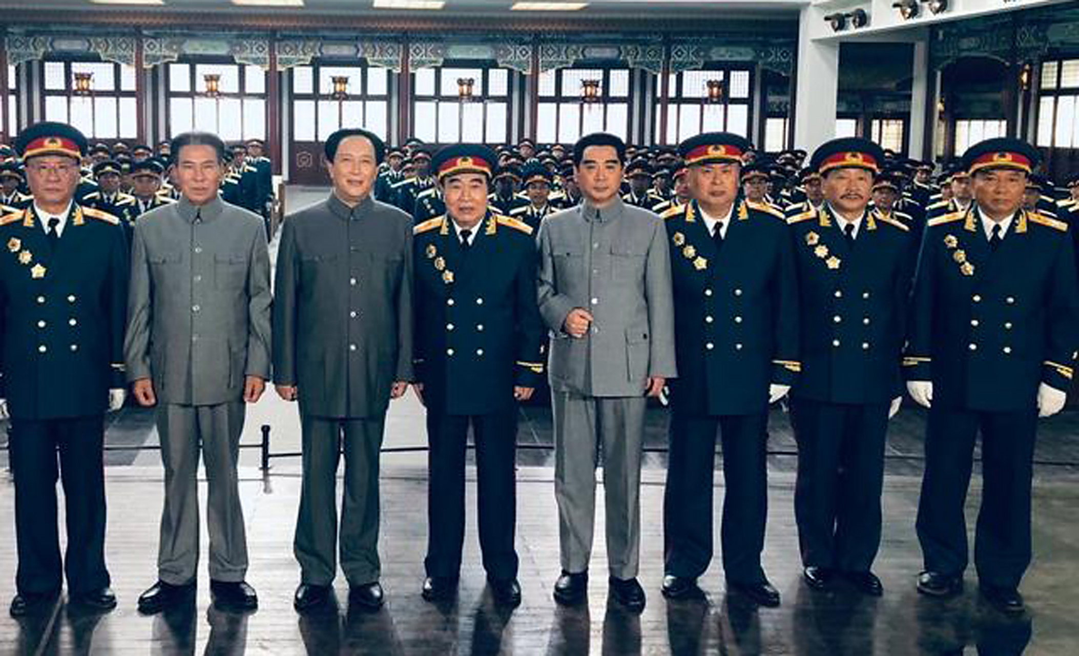 唐国强导演并主演的讲述开国将帅们授衔的电影上映遇冷.