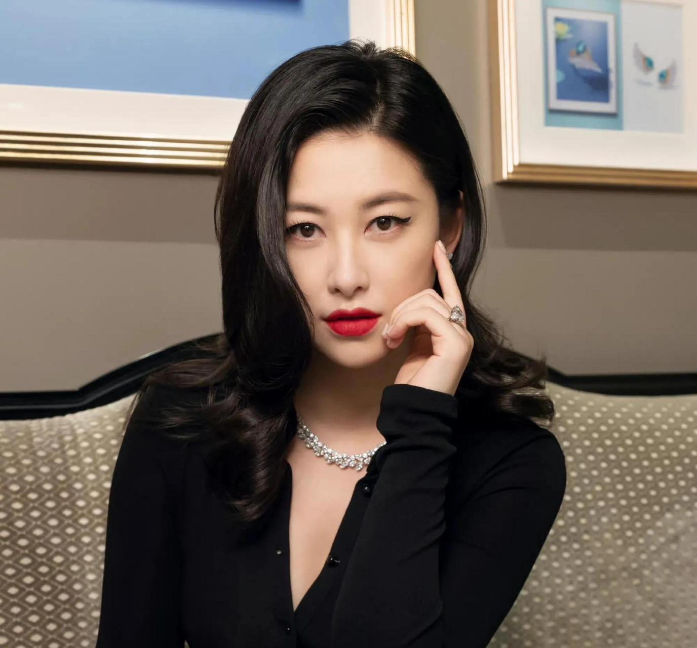 朱珠的身材真让人羡慕,凹凸有致!