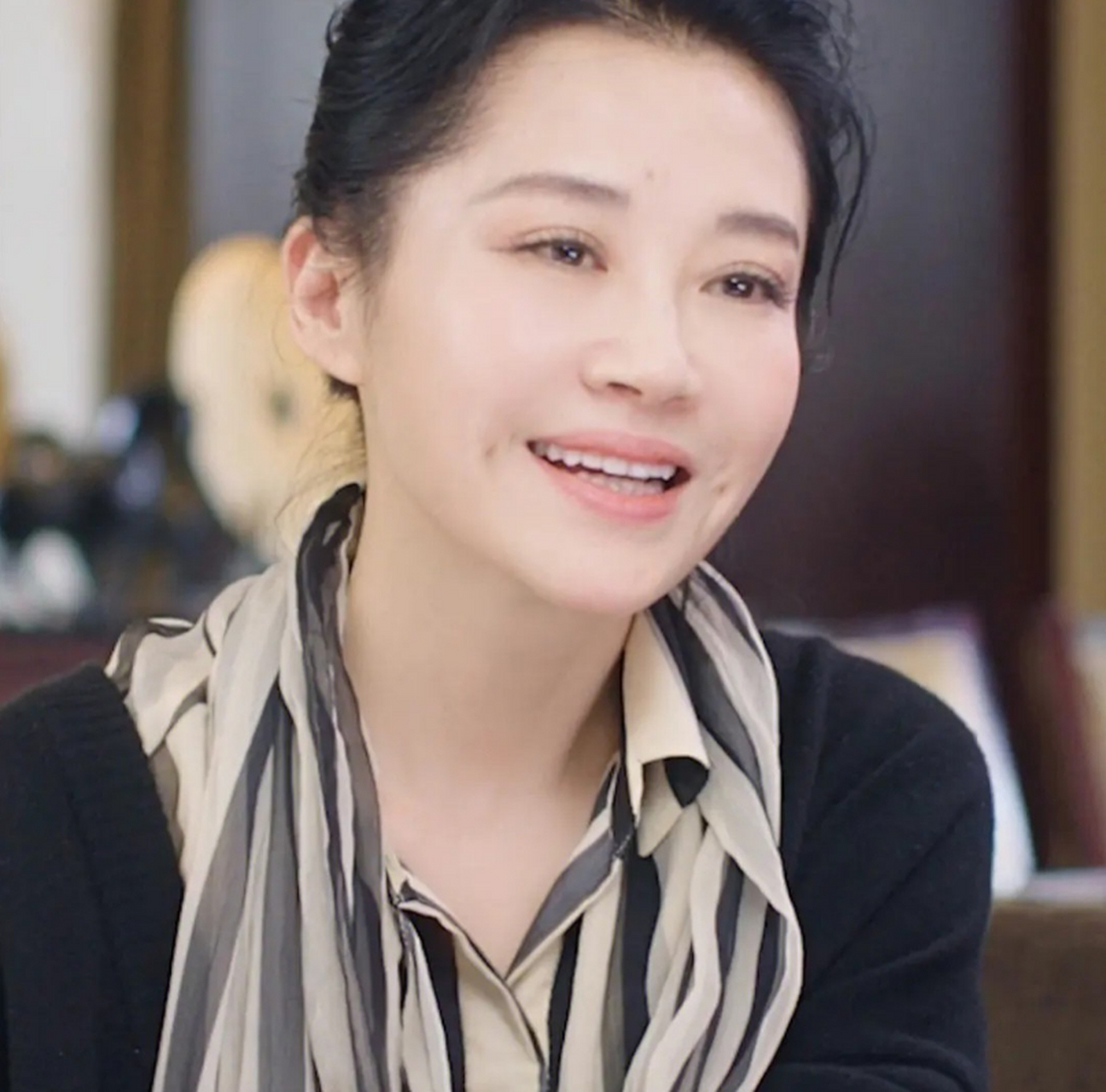 54岁的许晴被爆出来老牛吃嫩草,与小他21岁的华晨宇谈起了恋爱,这事儿