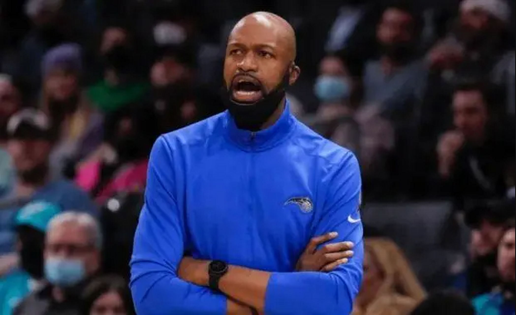 莫斯利谈9人禁赛 赛后,魔术主教练贾马尔-莫斯利接受媒体采访,谈到