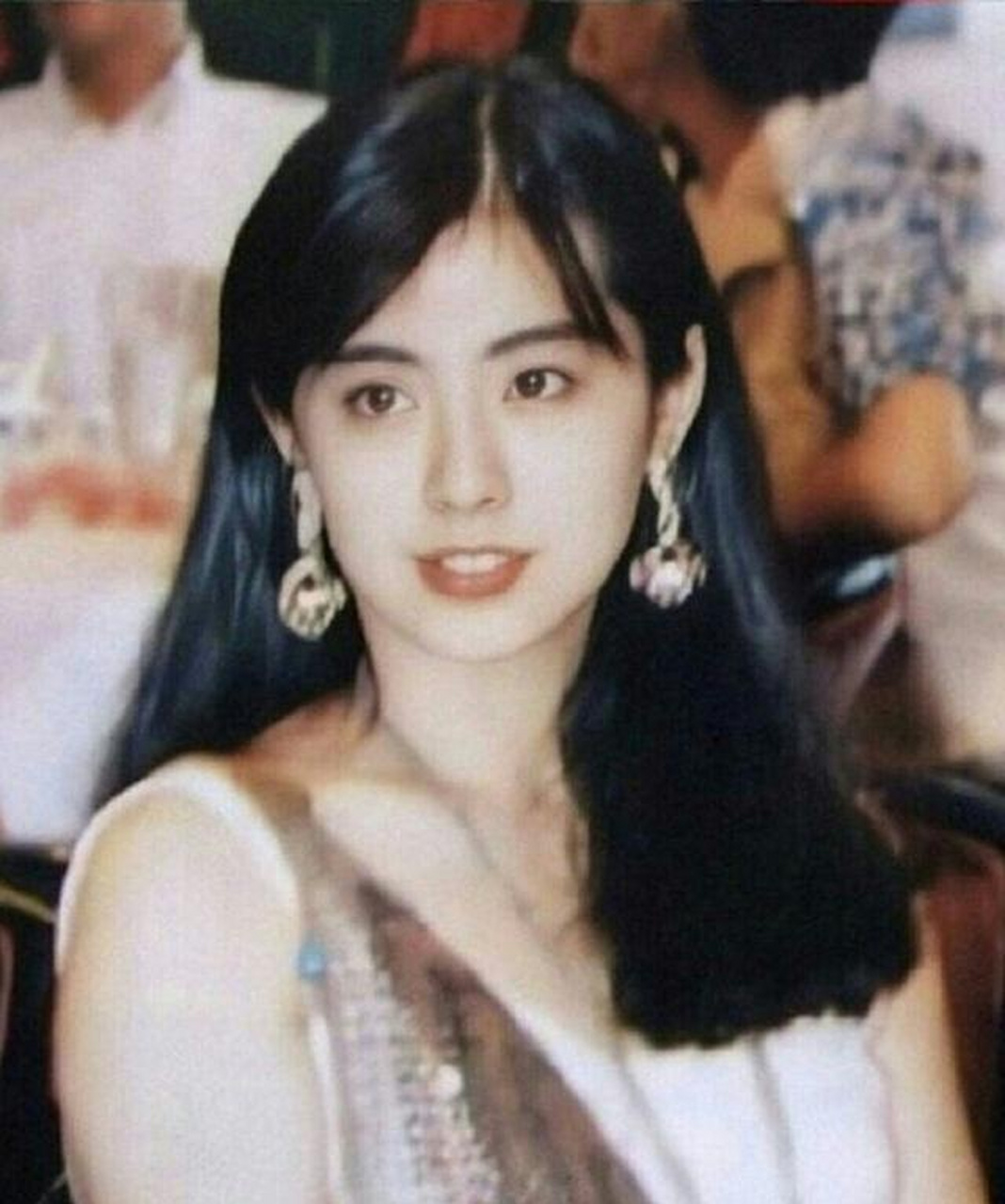 女神王祖贤年轻的时候很喜欢打篮球,还曾经是校园篮球队的先锋,真是让