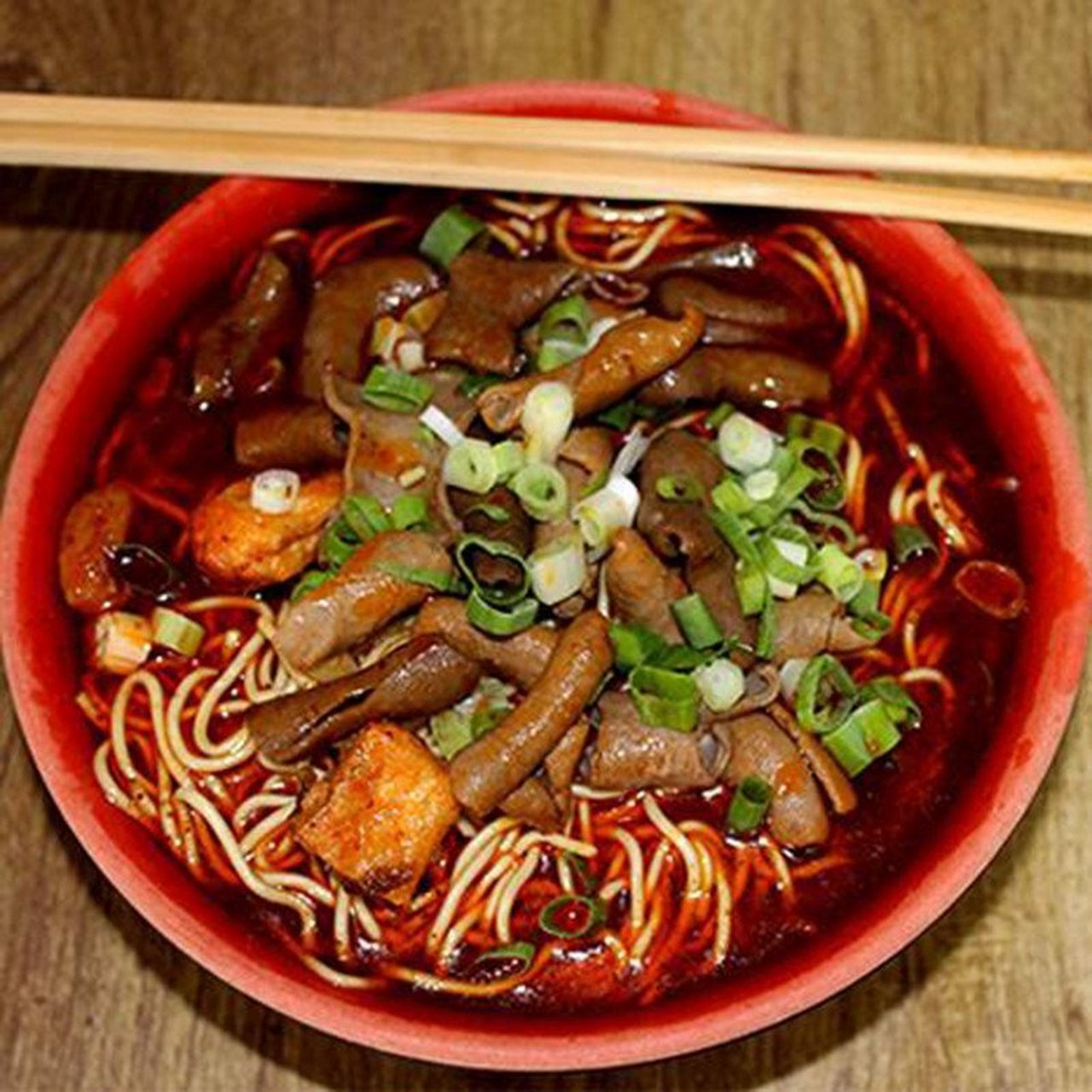 襄阳牛杂面很有讲究:味道要香,味道要厚,还要回味无穷.